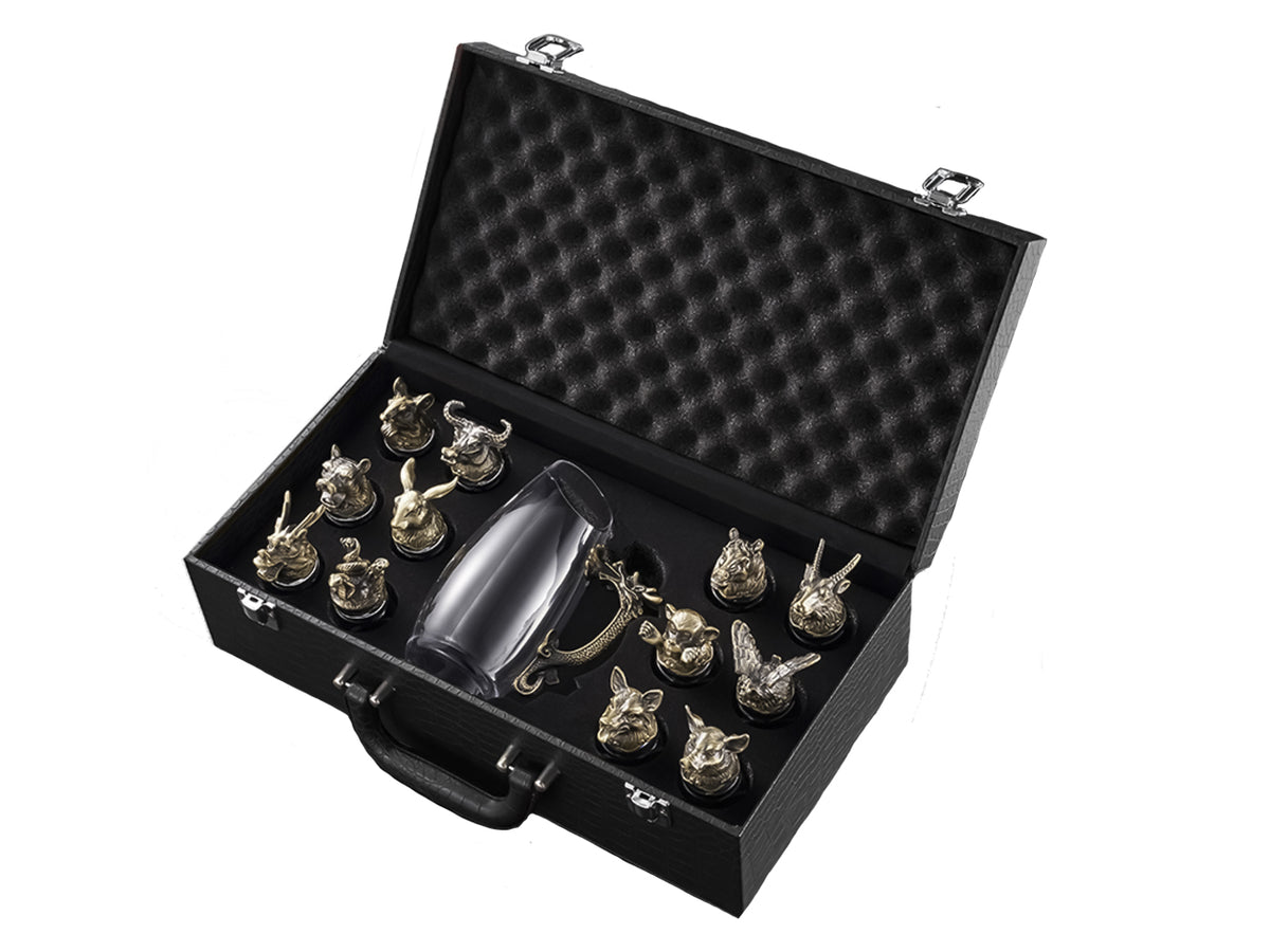Set aus 12 Gläsern 25ml + Krug 250ml mit Möglichkeit zur Personalisierung durch Gravur