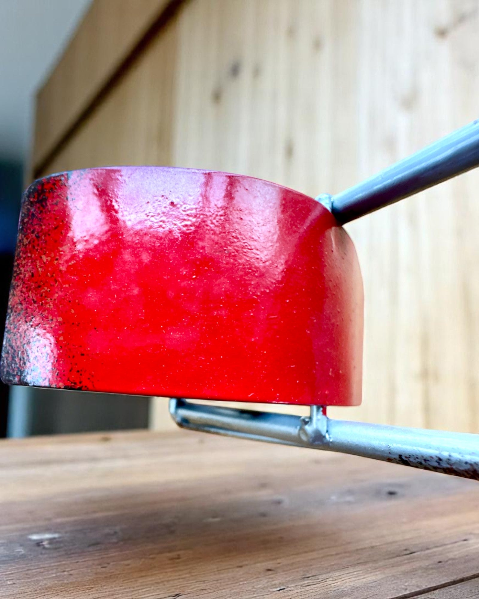 Metall-Weinhalter 40 cm lang, in Form eines Motorrads mit Gravurmöglichkeit als Geschenk