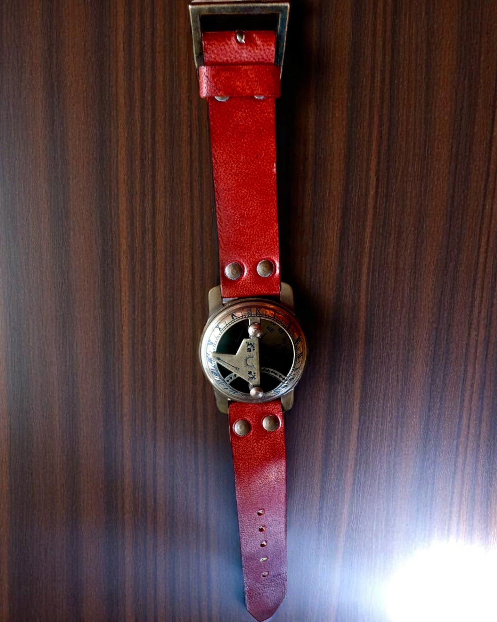 Montre Solaire avec Boussole - Fait Main, Artisanat Authentique, possibilité de gravure