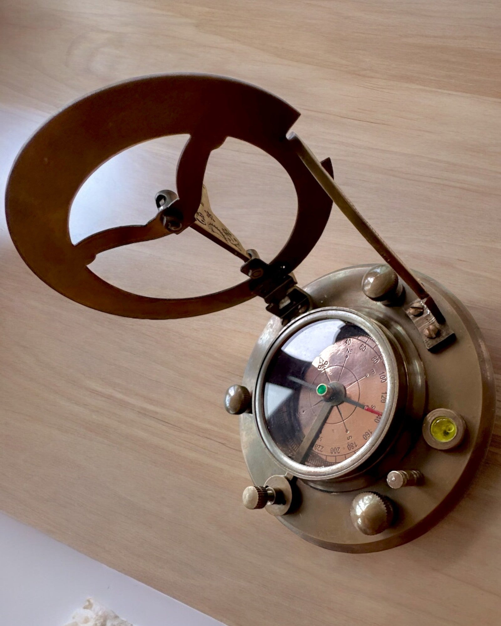 Boussole du Capitaine "Odkrywca 2" - possibilité de personnalisation avec gravure pour cadeau, 2 variantes de couleur au choix