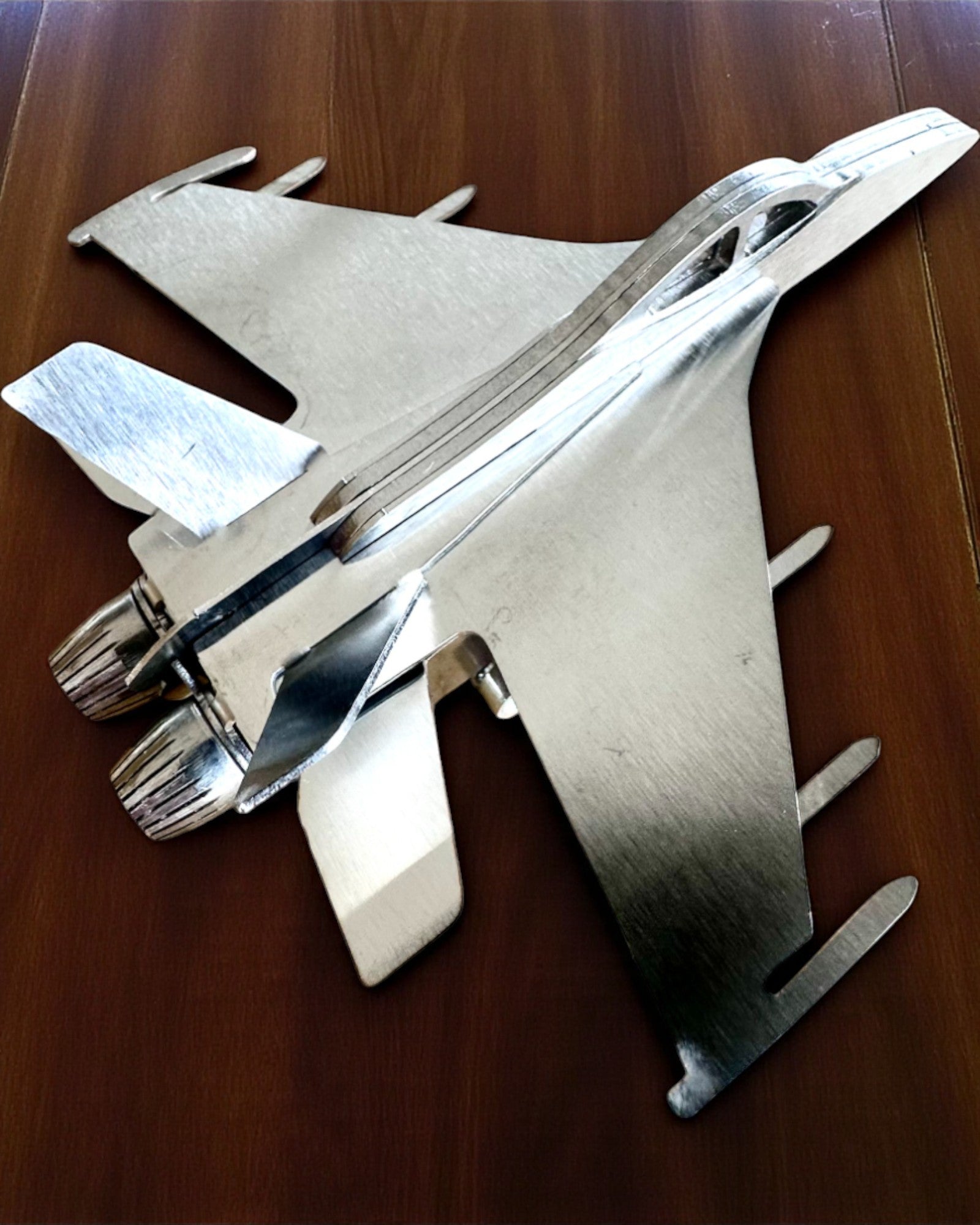 Metallmodell des Jagdflugzeugs „SkyRaptor“ – rostfreier Stahl, personalisierte Gravur als Geschenk