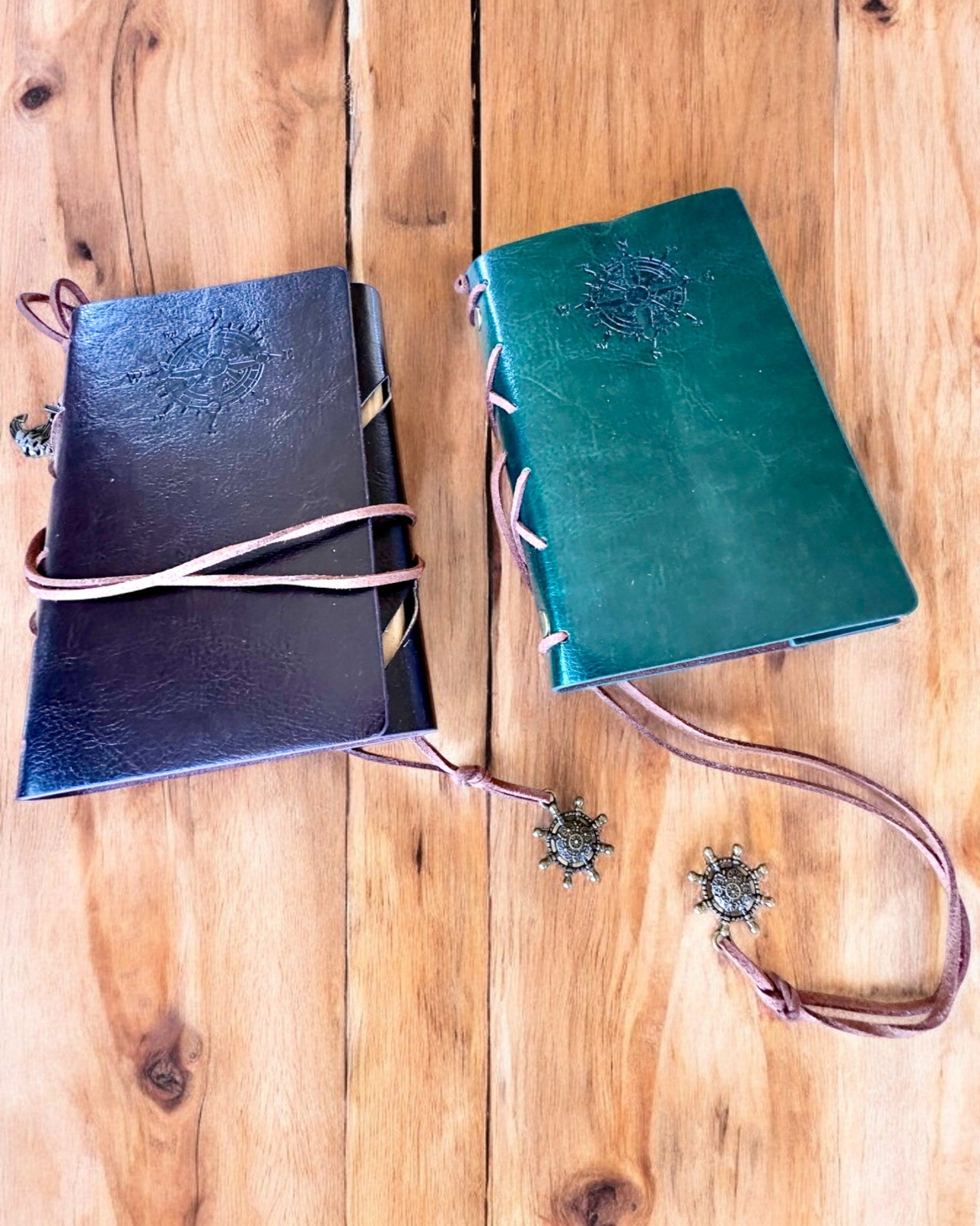 Taccuino Nautico Vintage formato A6 o A7 - con Motivo Bussola e Pagine Cuscinetto - Disponibile in diverse Varianti di Colore, possibilità di incisione