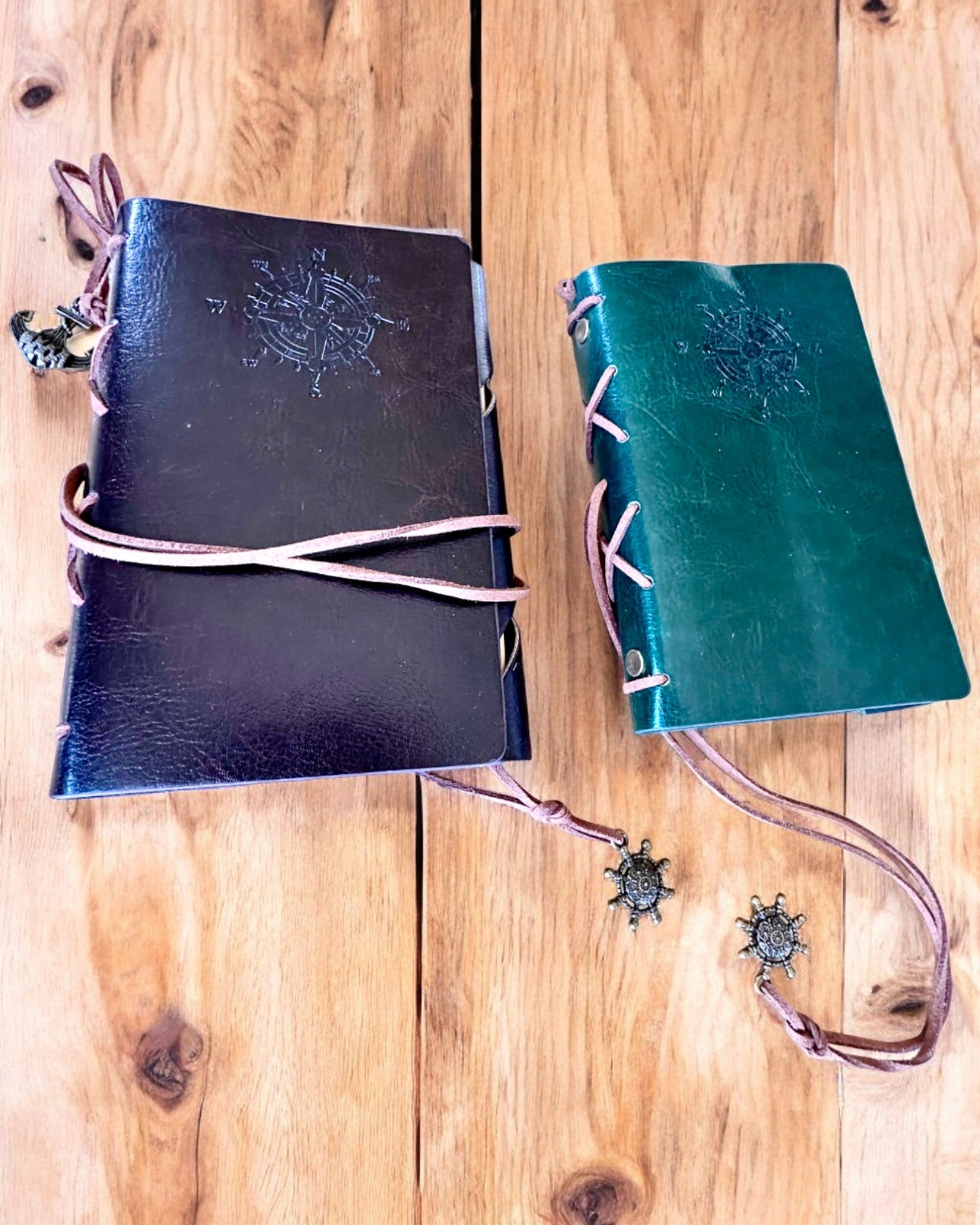 Taccuino Nautico Vintage formato A6 o A7 - con Motivo Bussola e Pagine Cuscinetto - Disponibile in diverse Varianti di Colore, possibilità di incisione