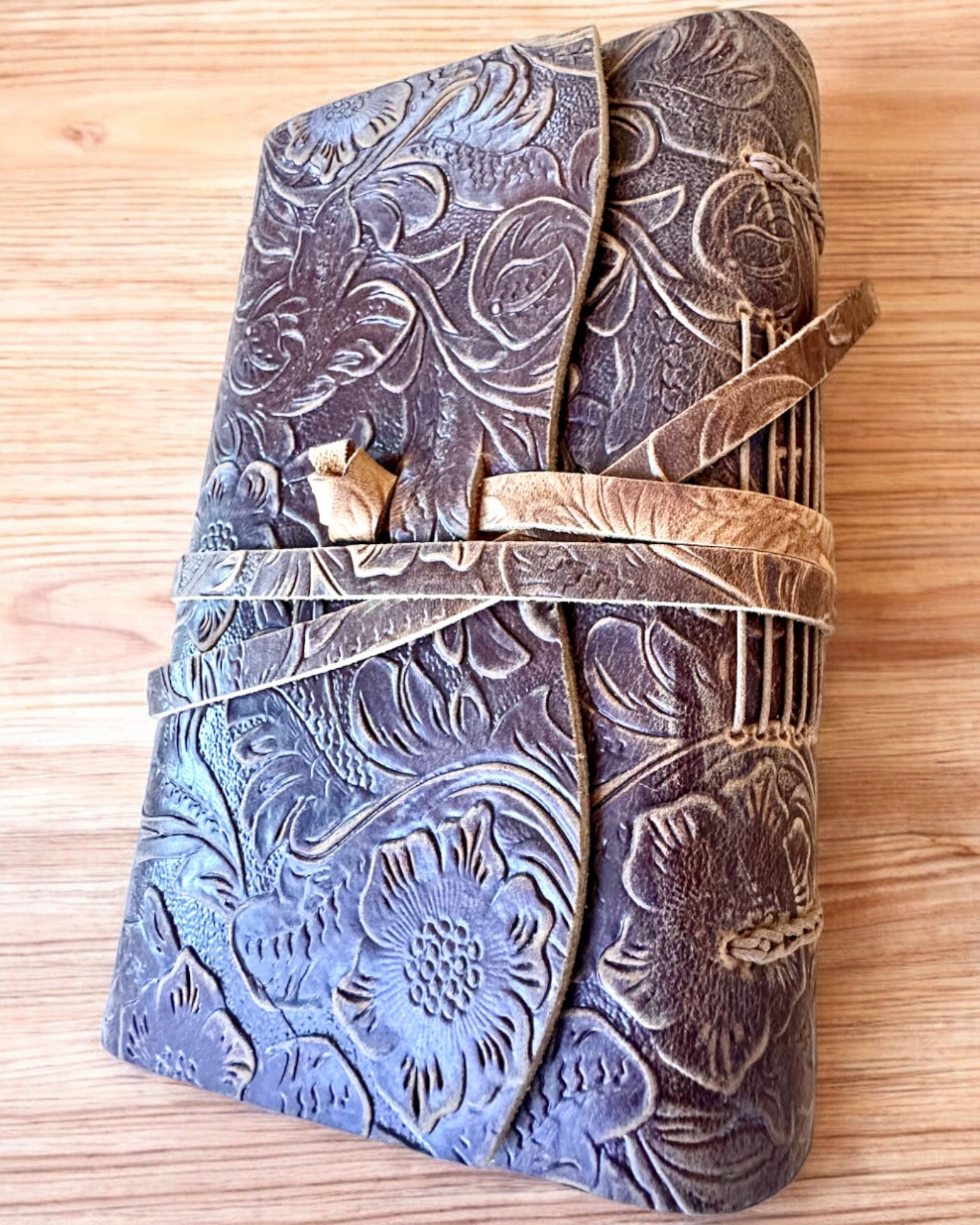 Taccuino Premium in Pelle "Eleganza della Natura" - 200 pagine, 120g, notes, album da disegno, 2 colori a scelta, personalizzazione con incisione