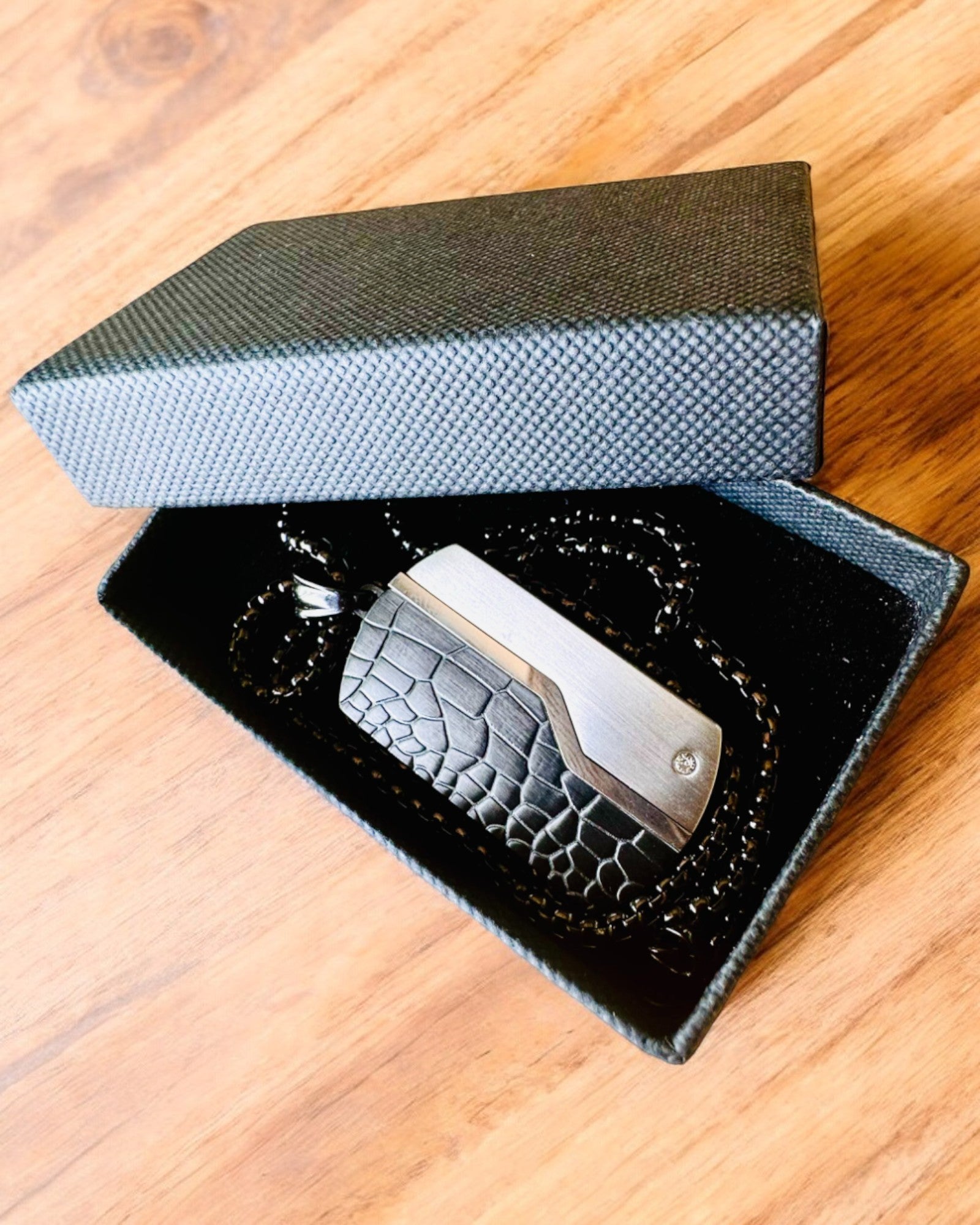 Collana maschile Dog Tag "SteelVision" – acciaio inossidabile, 15 varianti, personalizzazione con incisione