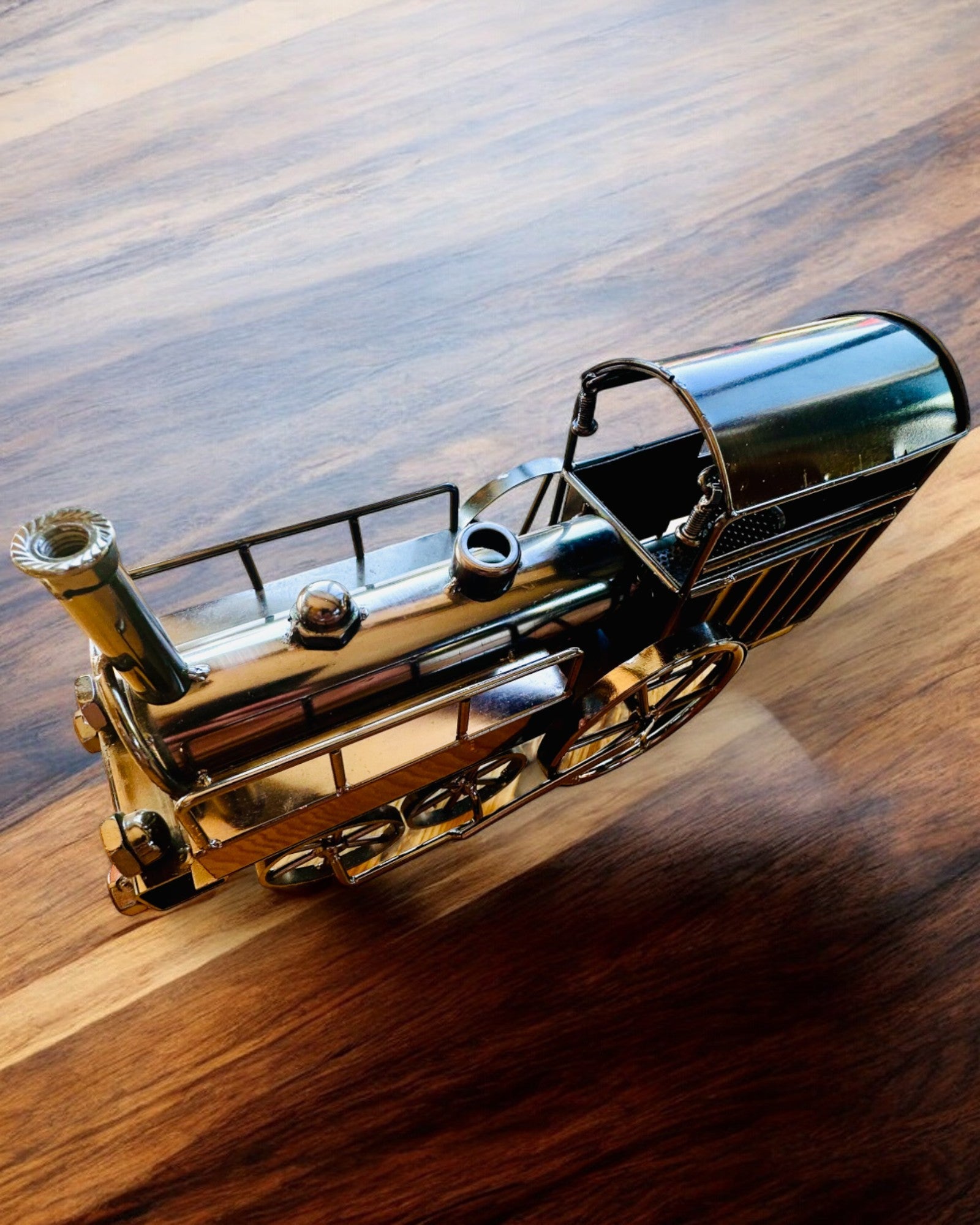 Lokomotive aus Eisen „Retro Express“ – Dekoration, Modell, handgefertigt mit Gravurmöglichkeit als Geschenk