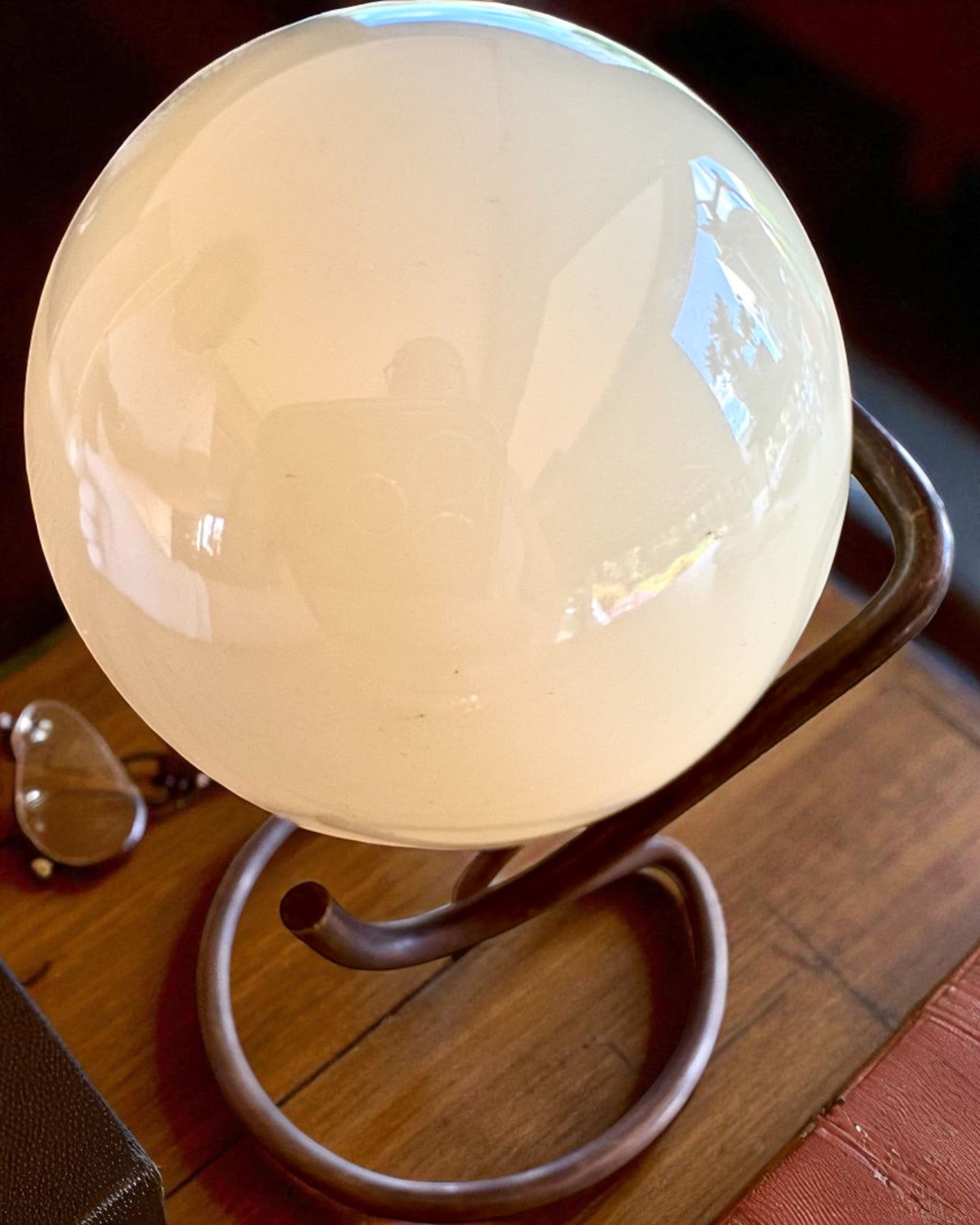 Billiard ball on a brass stand, possibility of personalization with engraving as a gift