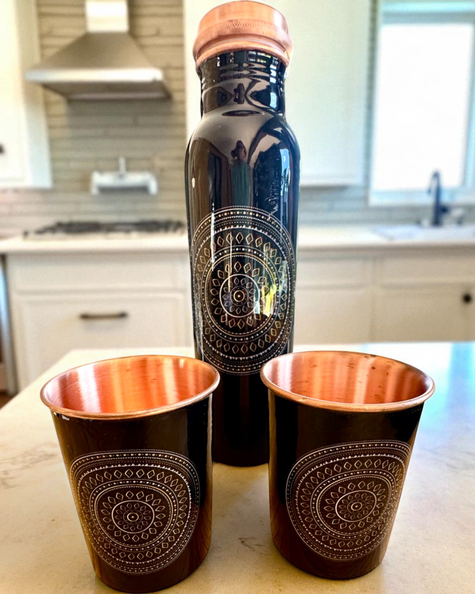Copper Set Mandala – 1L Bottle + 2 Cups in Case, personalization with engraving available as a gift