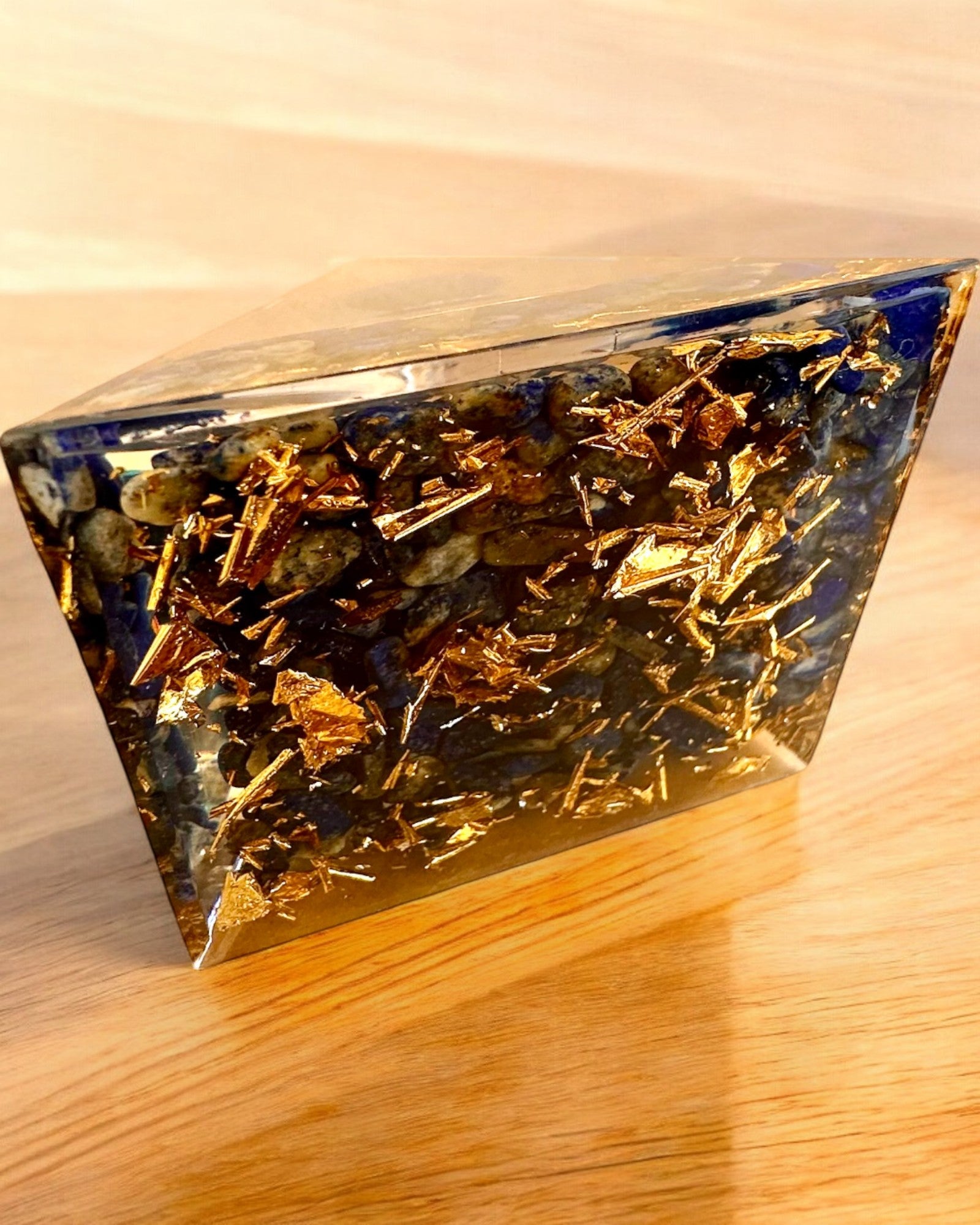 Pyramide Énergétique en orgonite "Pyramide Cosmique" Essence Galactique, pour cadeau