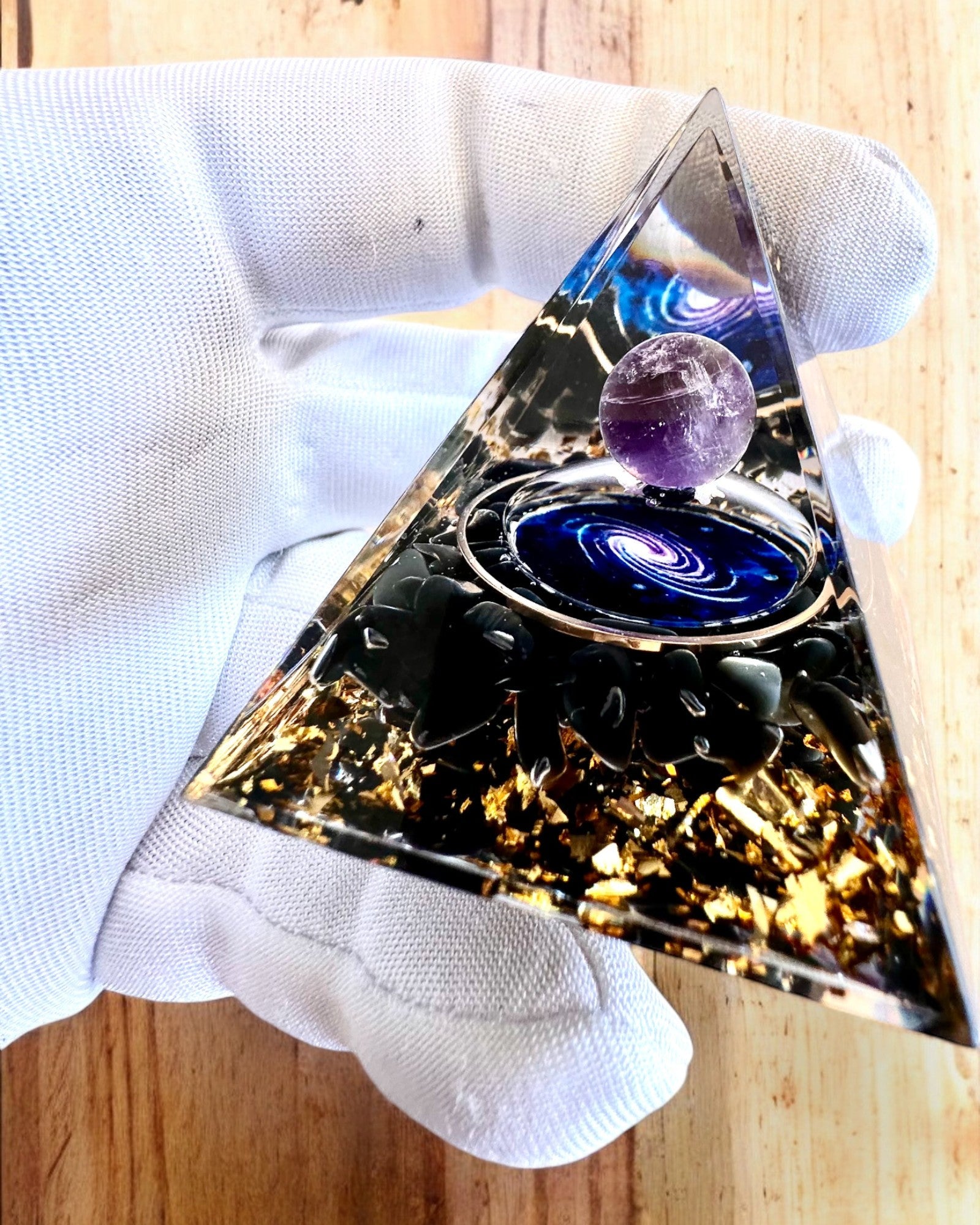 Pyramide Énergétique en orgonite "Pyramide Cosmique" Essence Galactique, pour cadeau