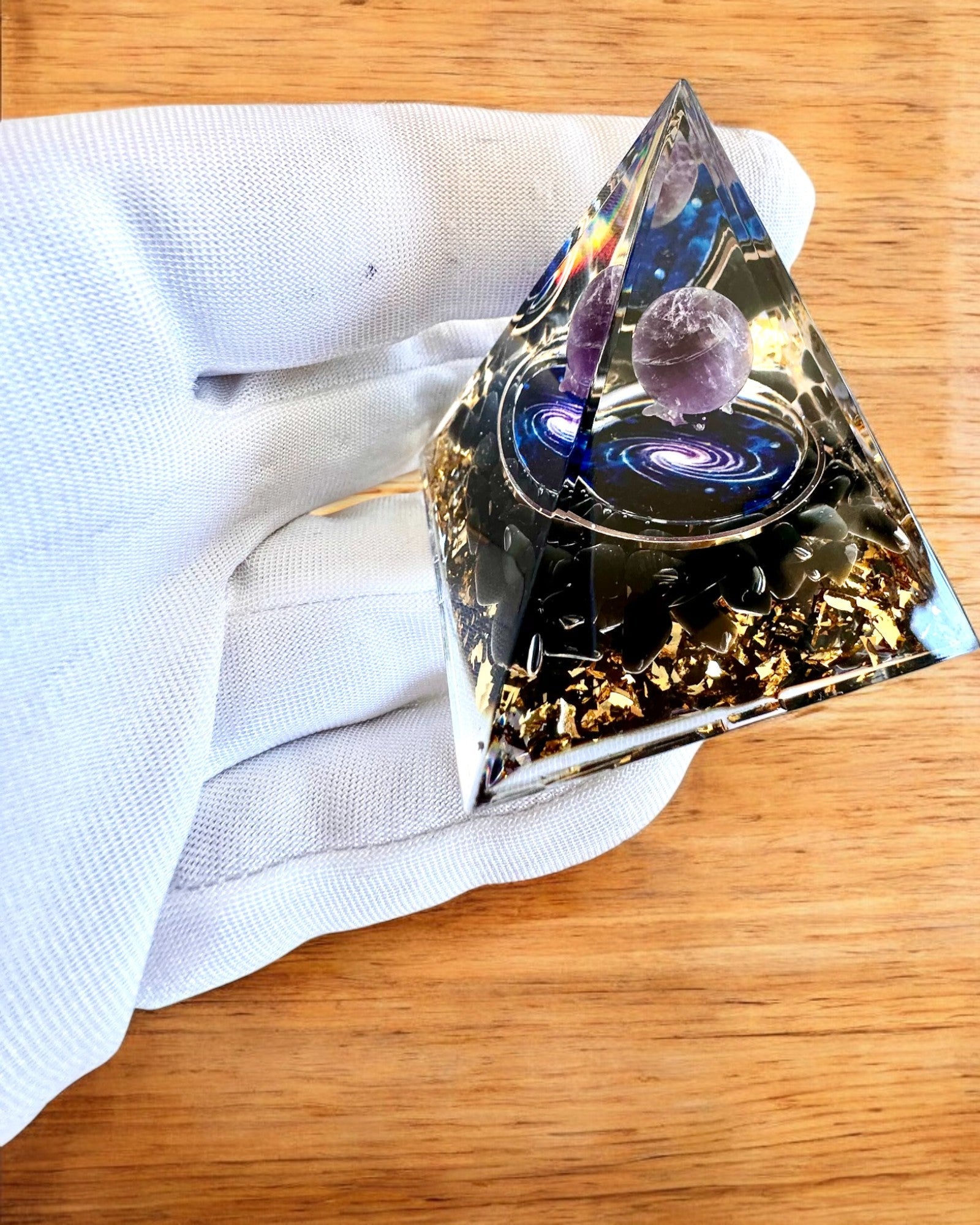 Pyramide Énergétique en orgonite "Pyramide Cosmique" Essence Galactique, pour cadeau