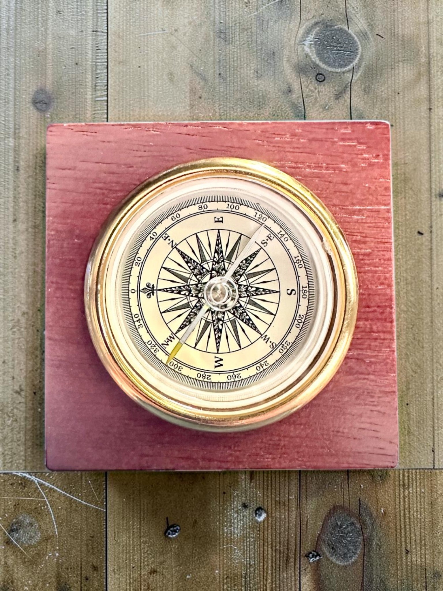 Compass "Navigator2" - Classic Elegance in Brass and Wood, personalization with engraving for a gift