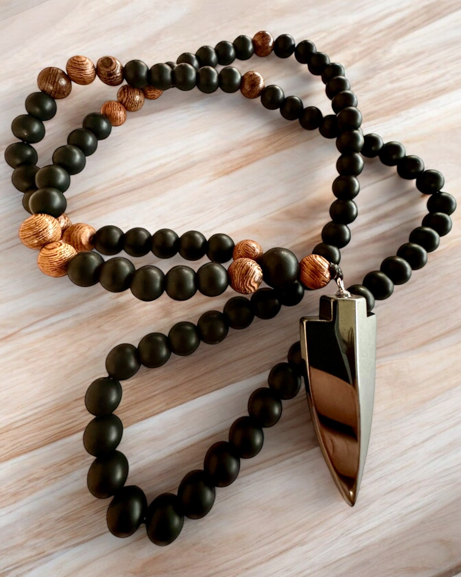 Strzała Mocy, Collier avec Obsidienne Noire et Perles en Bois, personnalisation avec gravure pour cadeau