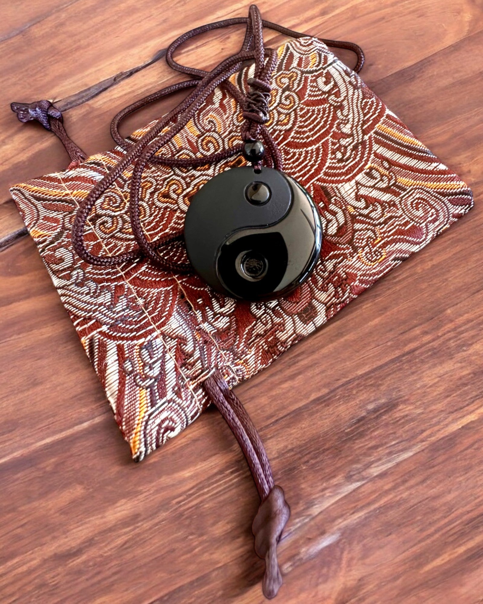 Collier Boho en Obsidienne Yin Yang Tai Chi, possibilité de personnalisation avec gravure pour cadeau