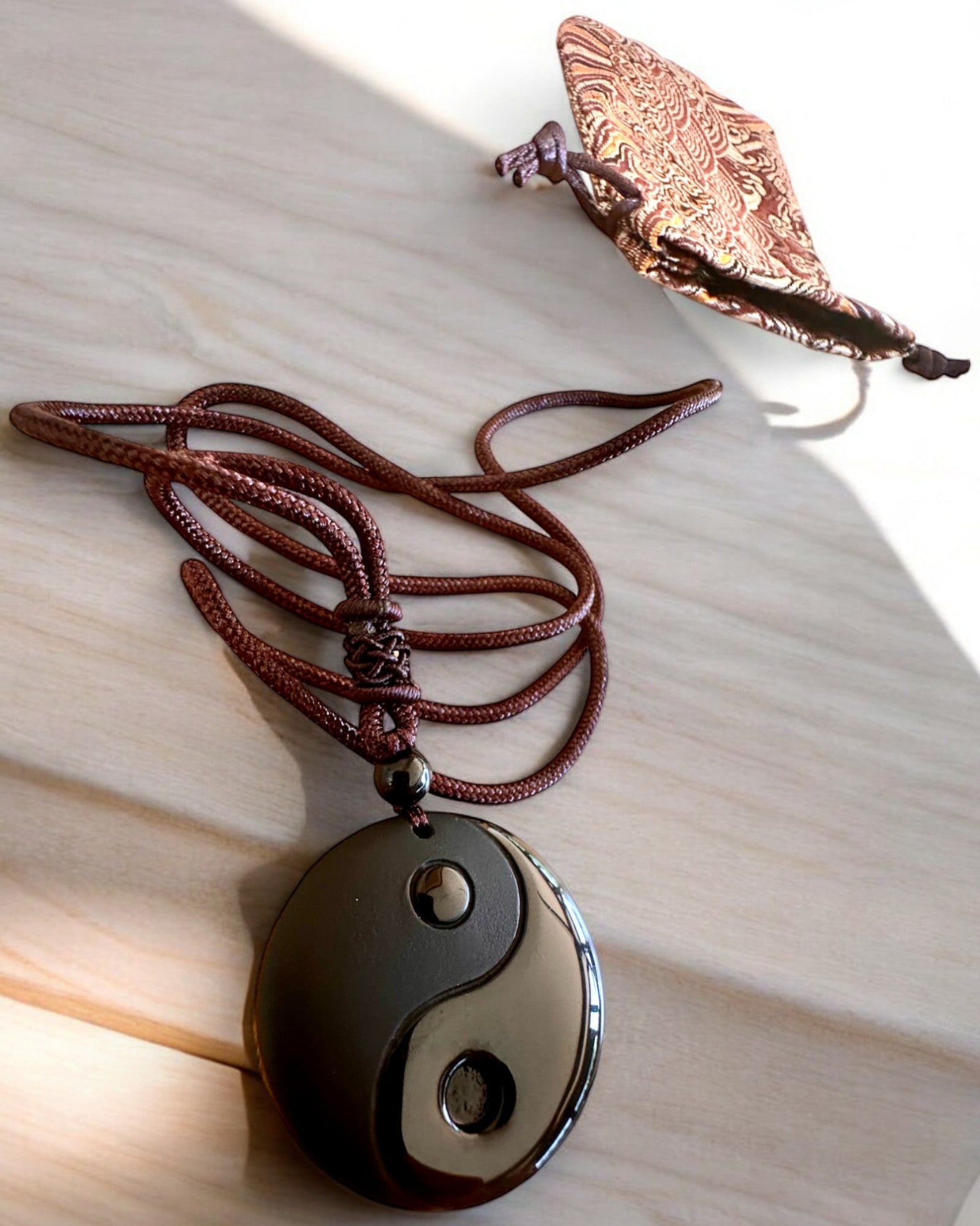 Collier Boho en Obsidienne Yin Yang Tai Chi, possibilité de personnalisation avec gravure pour cadeau