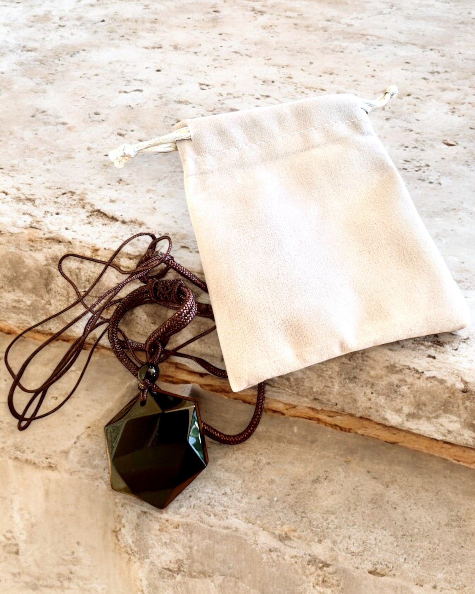 Amuleto in ossidiana nera "Stella di David", possibilità di personalizzazione con incisione per regalo