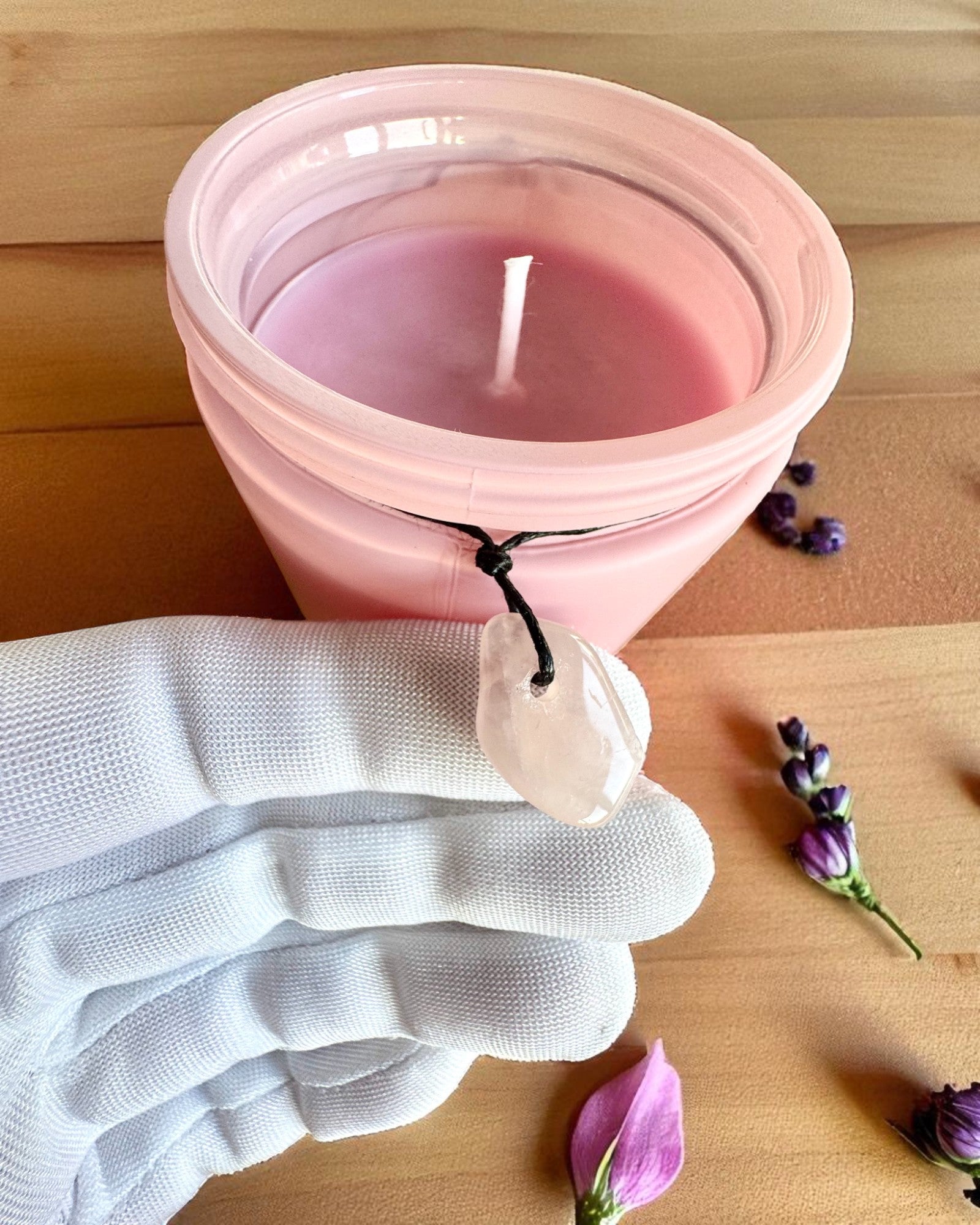 Candela di soia intenzionale Quarzo Rosa – amore, armonia e tranquillità del cuore, 250 ml, possibilità di personalizzazione per regalo