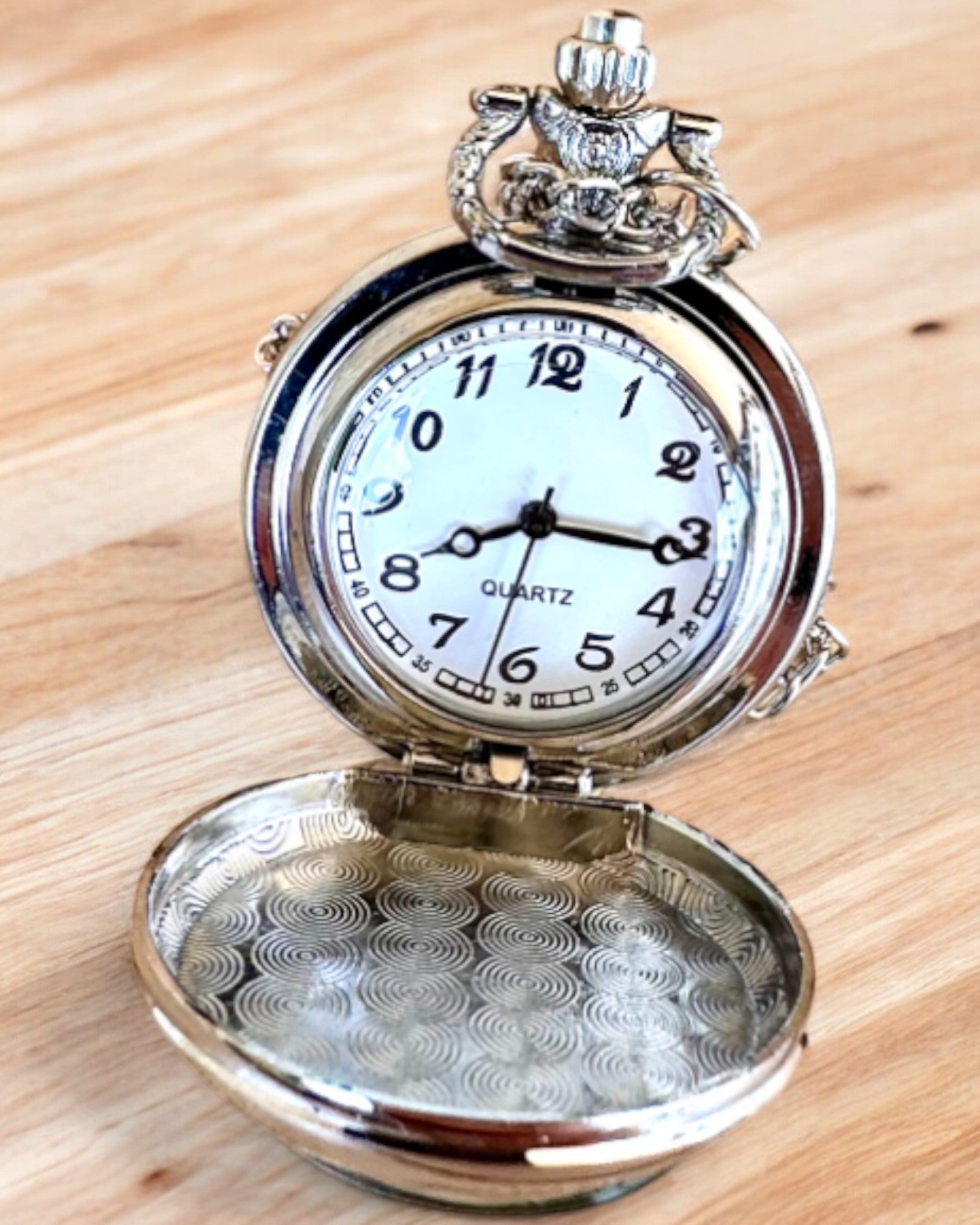 "CloverTime" pocket watch with a four-leaf clover motif, customizable with engraving for a gift