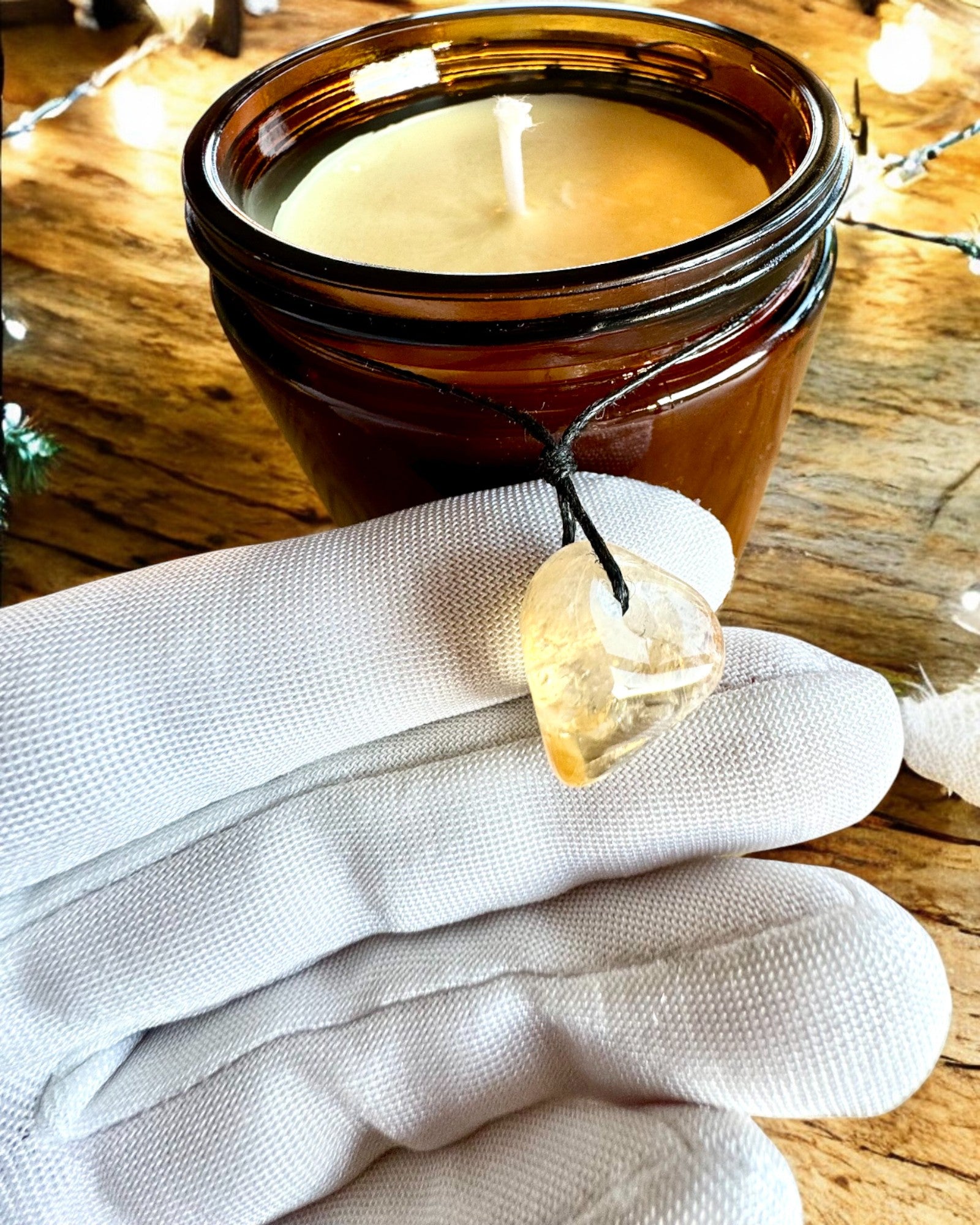 Bougie de soja intentionnelle 250 ml avec pierre naturelle â choisissez votre Ă©nergie : Citrine ou Grenat, personnalisation par gravure pour cadeau