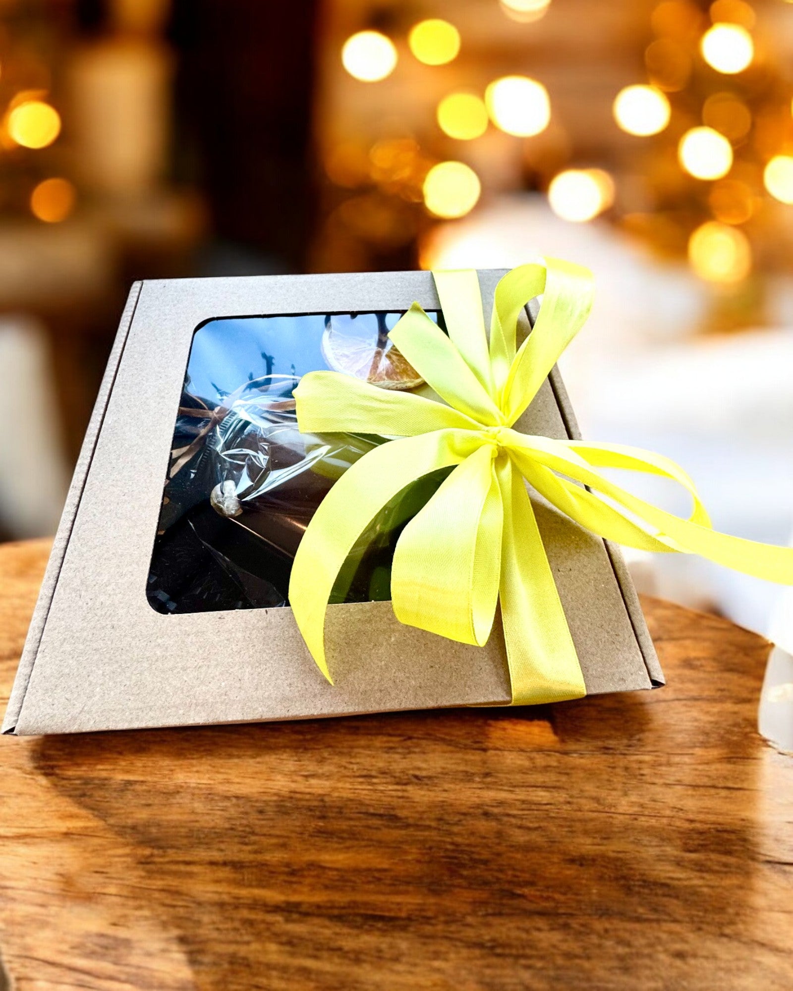 Bougie de soja intentionnelle 250 ml avec pierre naturelle â choisissez votre Ă©nergie : Citrine ou Grenat, personnalisation par gravure pour cadeau