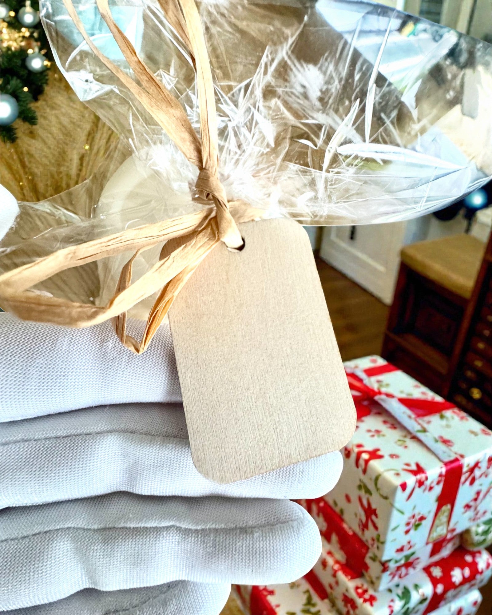 Sojakerze Winterfuchs, 7,5 cm Höhe, handgegossene Sojakerze mit einem niedlichen schlafenden Fuchs, personalisierbar mit Gravur auf dem Schild