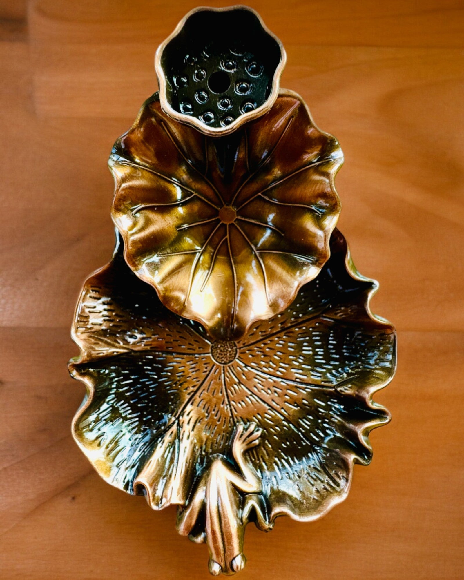 Elegante Porta Incenso in Metallo a Forma di Foglia di Loto - 4 varianti disponibili, possibilità di personalizzazione con incisione per regalo