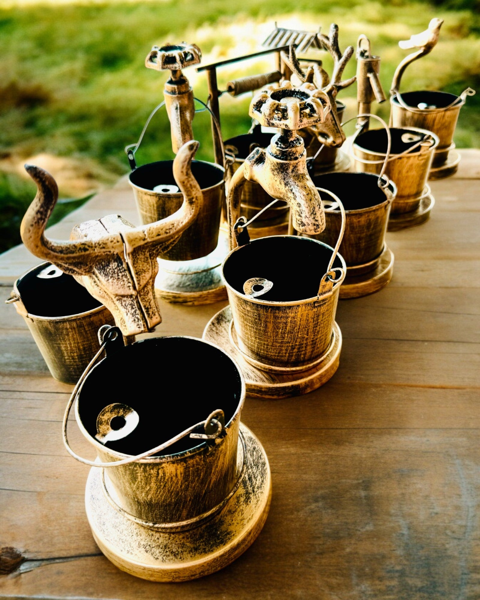 "Rustic Charm" Stile Posacenere in Metallo, altezza 19-23 cm, 8 varianti disponibili, incisione su richiesta