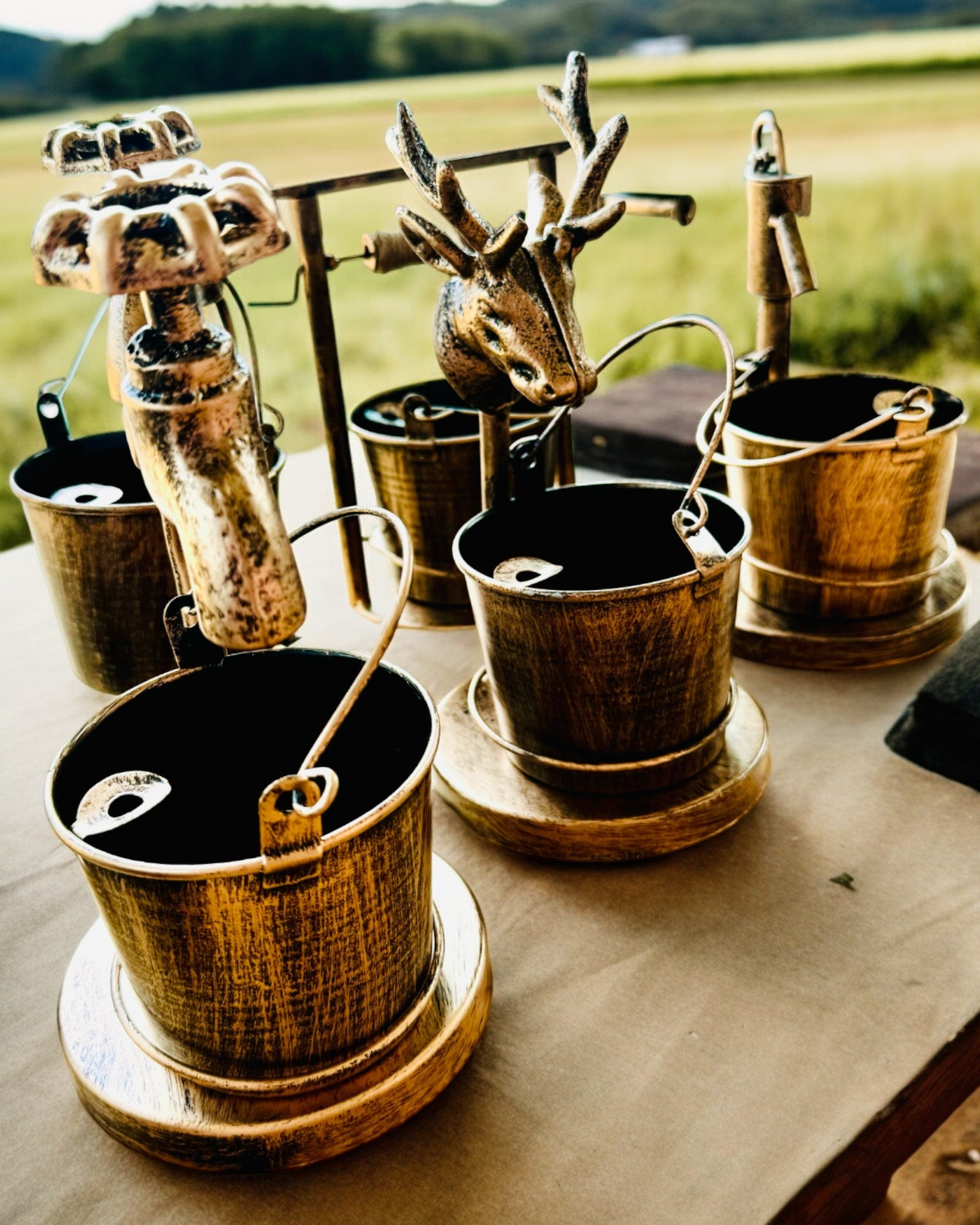 "Rustic Charm" Stile Posacenere in Metallo, altezza 19-23 cm, 8 varianti disponibili, incisione su richiesta