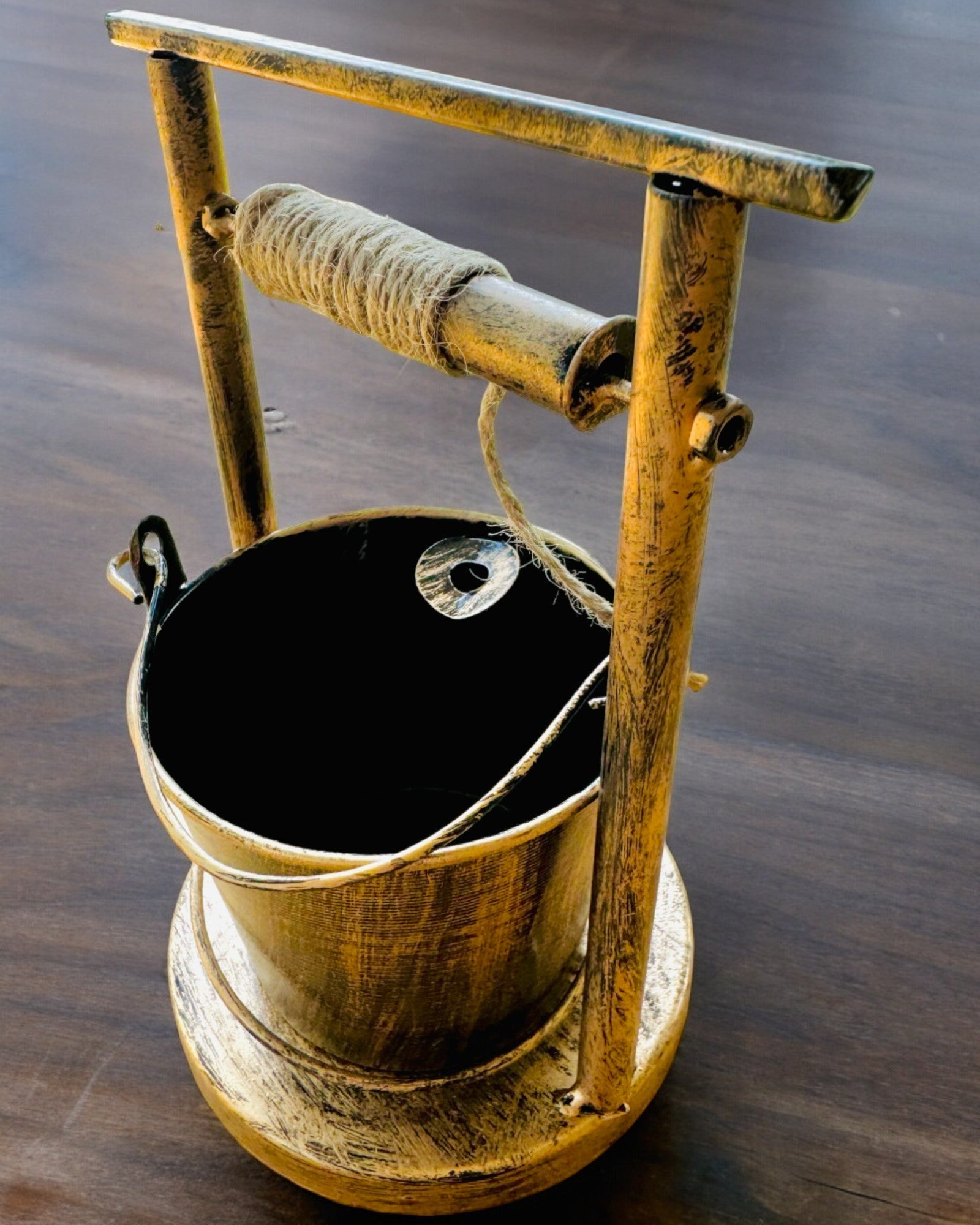 "Rustic Charm" Stile Posacenere in Metallo, altezza 19-23 cm, 8 varianti disponibili, incisione su richiesta