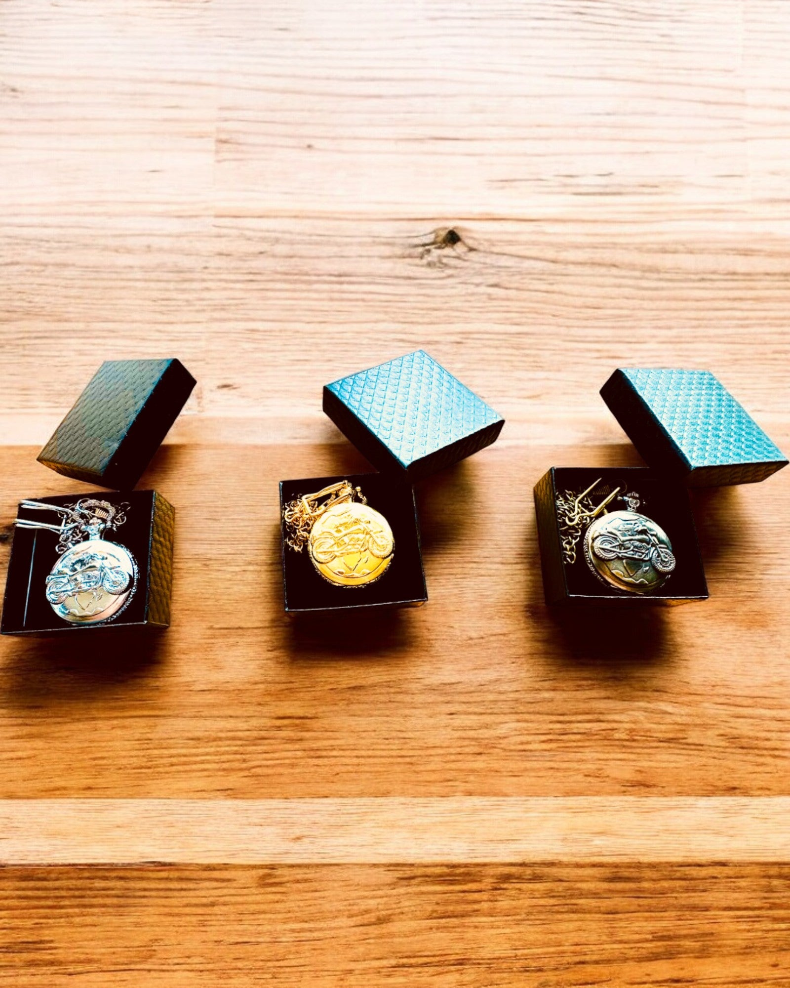 Taschenuhr "Motorrad-Elegant 2" – Gravur als Geschenk, 3 Farbvarianten