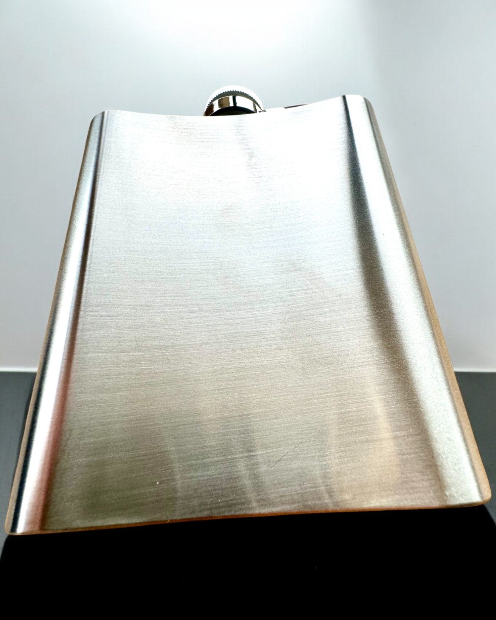 Bizon Flask – Stilvolle Flachmann mit Bison-Motiv - Möglichkeit zur Personalisierung mit Gravur als Geschenk