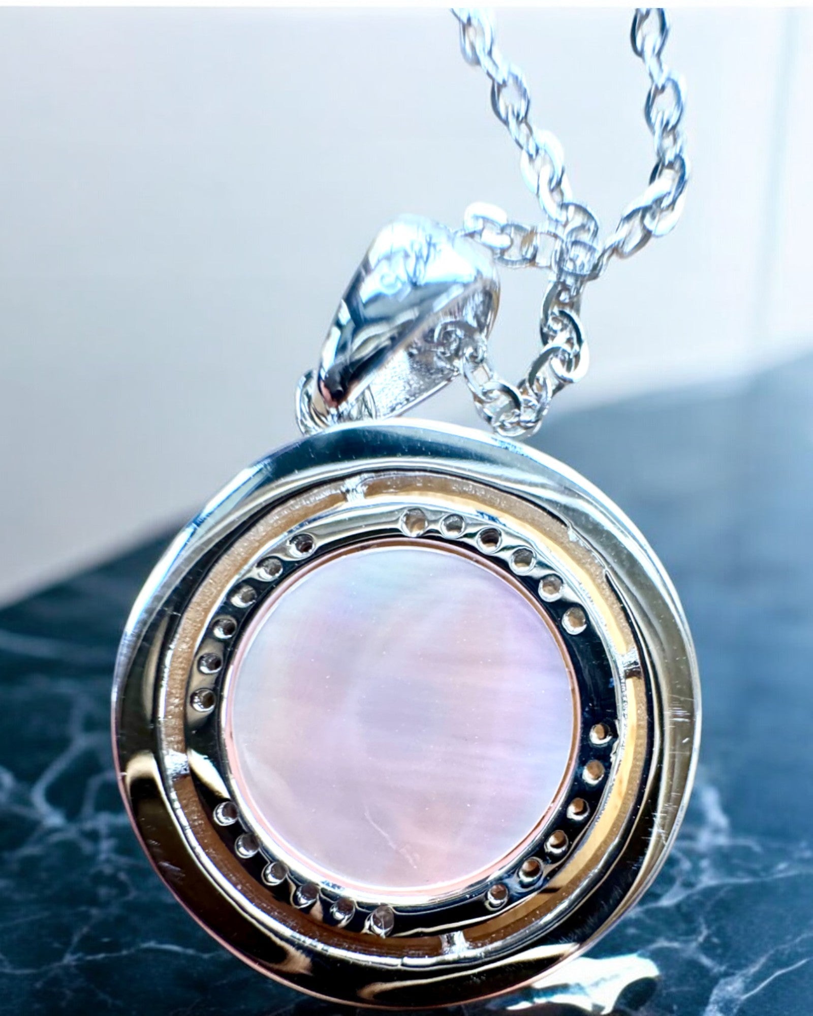 Collier Boussole "Direction Étoilée", possibilité de personnalisation avec gravure, 2 variantes de couleur au choix