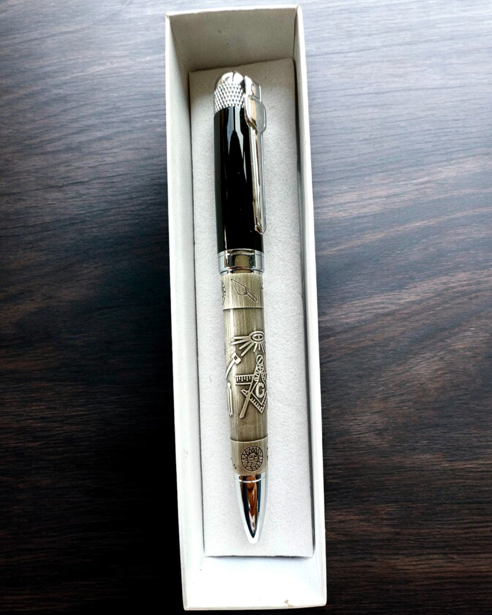 Stylo Élégant "Harmonie Magistrale" avec Option de Gravure - Motifs Symboliques, Argent Ancien, possibilité de personnalisation par gravure pour cadeau