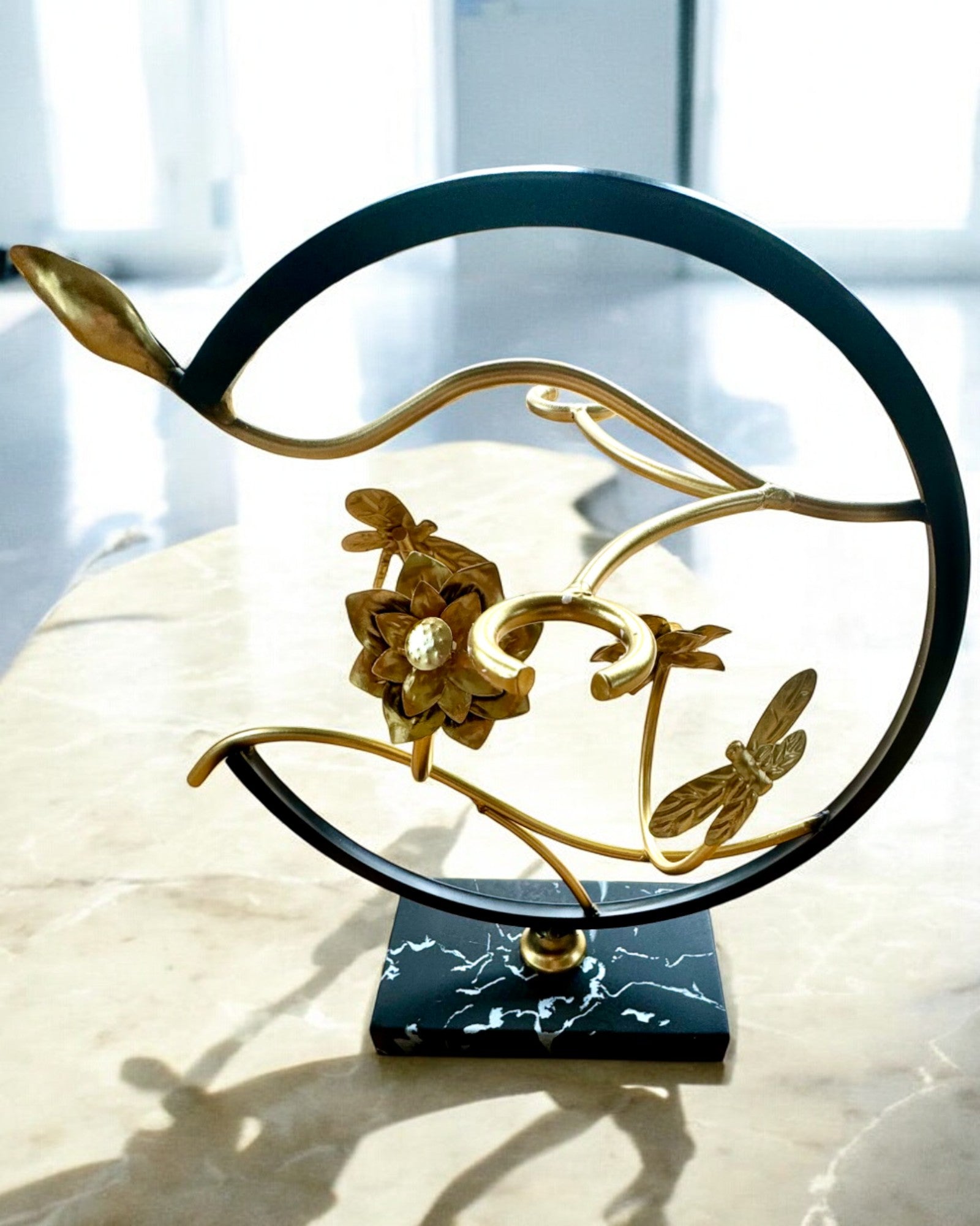 Stojak "Elegancki Owad" - pour bouteille de vin et verres, hauteur 33 cm, possibilité de personnalisation par gravure pour cadeau