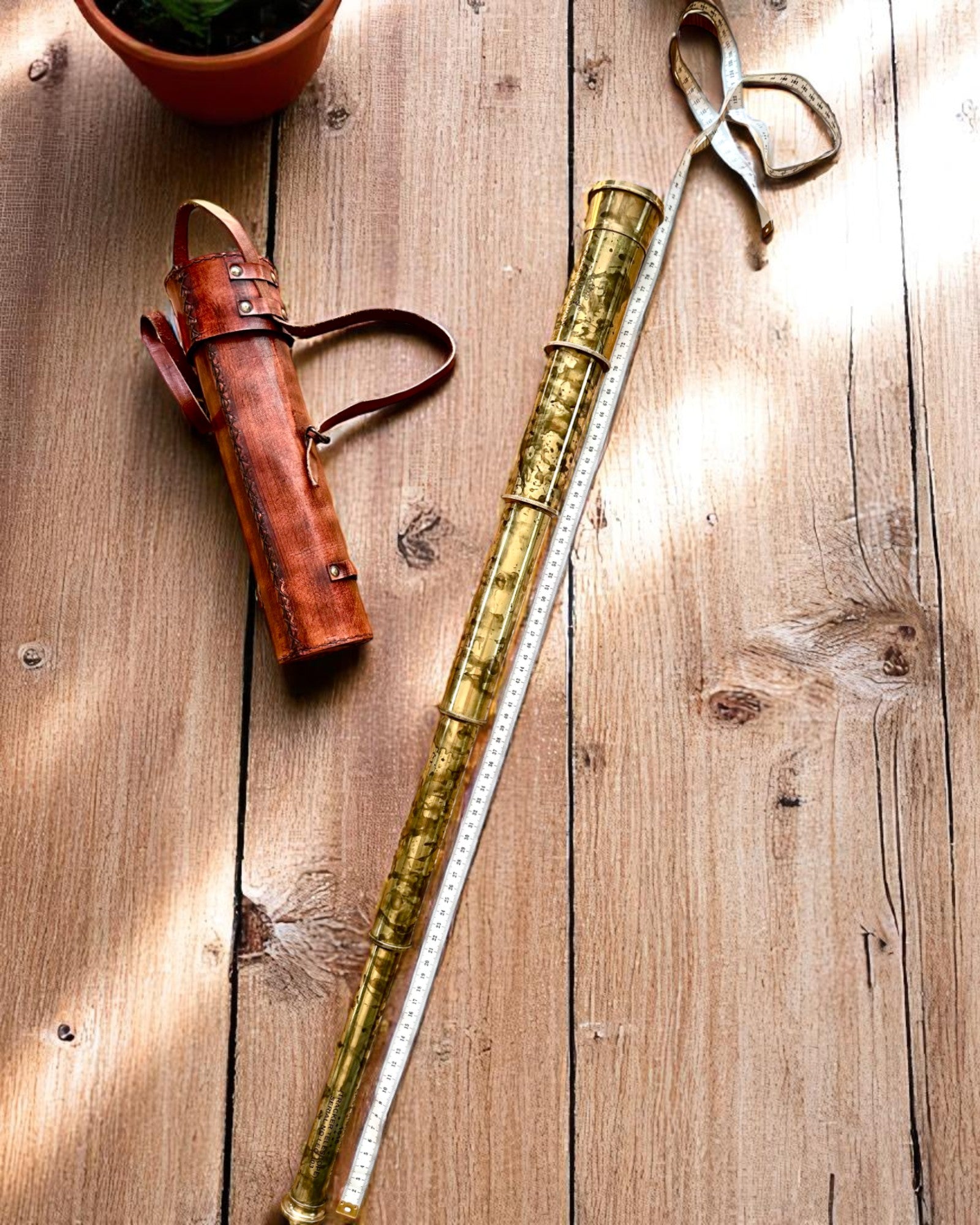 Königliches Fernrohr „Voyager 1818“ – Exklusiv, Messing, 83 cm, handgefertigt, Etui aus echtem Leder – Sammleredition, Personalisierung mit Gravur als Geschenk