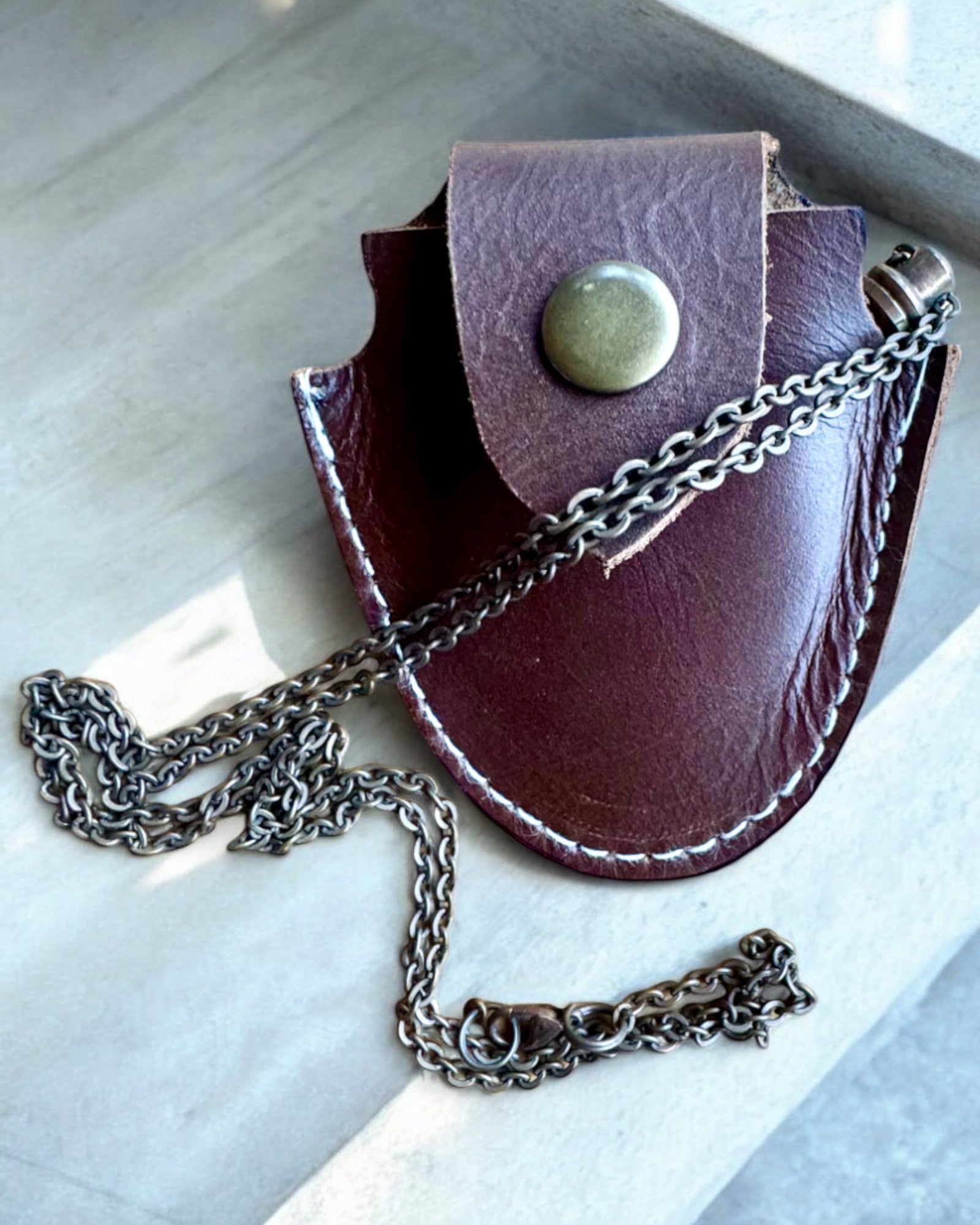 Vintage Look - Glass Magnifying Lens with Leather Case, customizable with engraving