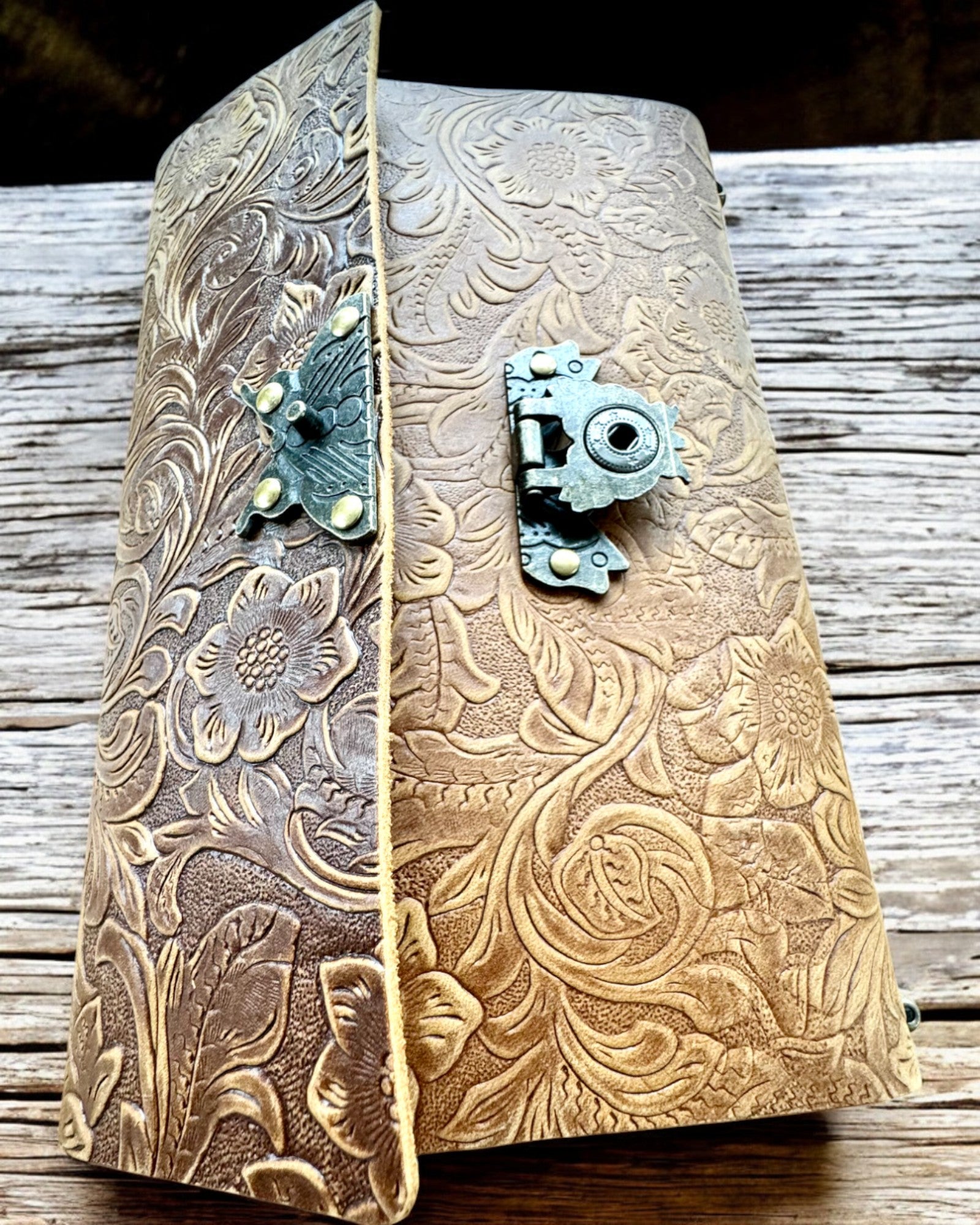 Carnet Rétro de Luxe avec Couverture en Cuir - "Vintage Elegance", 480 pages, possibilité de personnalisation par gravure