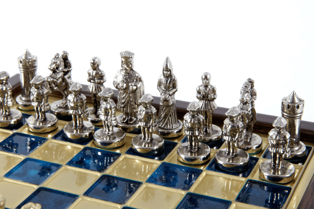 Échiquier élégant haut de gamme en laiton 20x20cm, style byzantin, avec gravure personnalisée - Cadeau idéal pour un joueur d’échecs et un passionné d’histoire - Pièces fabriquées à la main avec finition dorée et argentée