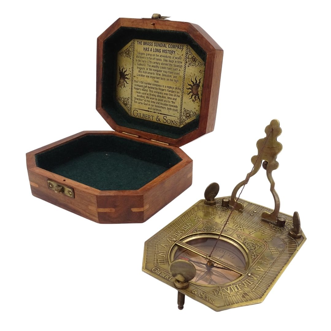 Sonnenuhr mit Kompass in Holzkästchen – Retro-Geschenk für Reisende – SUN-0106