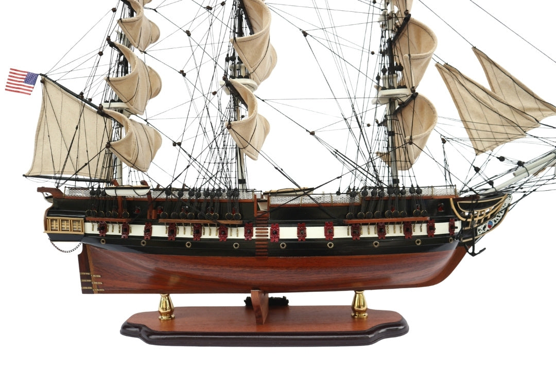 Grand modèle exclusif du voilier USS Constitution de 100cm, personnalisable par gravure