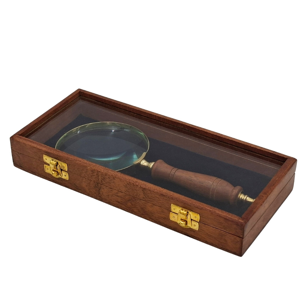 Loupe avec verre grossissant, manche en bois et finitions en laiton dans boîte élégante avec couvercle en verre - cadeau idéal avec possibilité de gravure - dimensions 23 x 10 cm, matériaux naturels