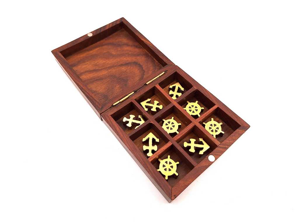 Wooden Nautical Tic-Tac-Toe with Engraving - Personalized Gift for a Sailor, Dimensions 10x10 cm, Elegant Design with Brass Accents