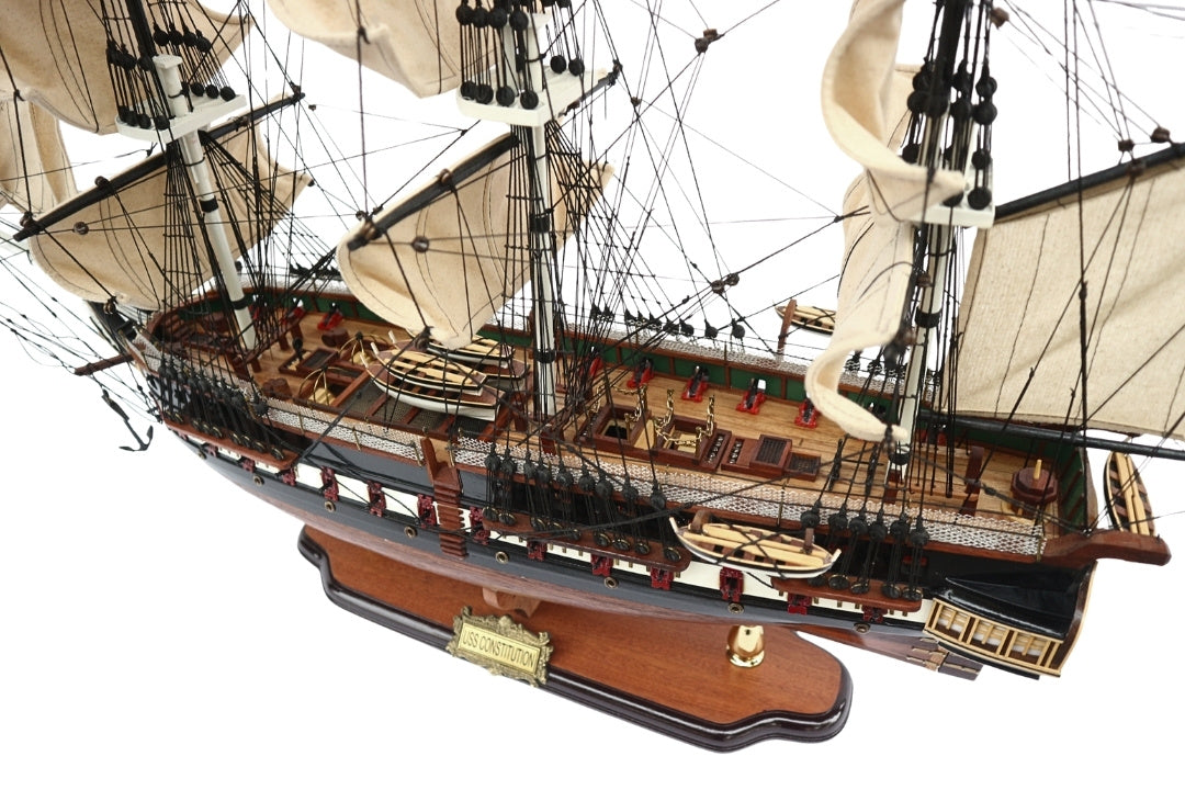 Grand modèle exclusif du voilier USS Constitution de 100cm, personnalisable par gravure