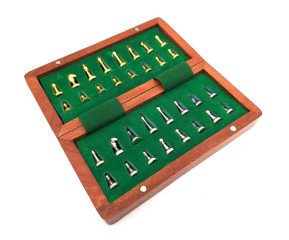 Magnetisches Messingschach in einer Holzschachtel – 157