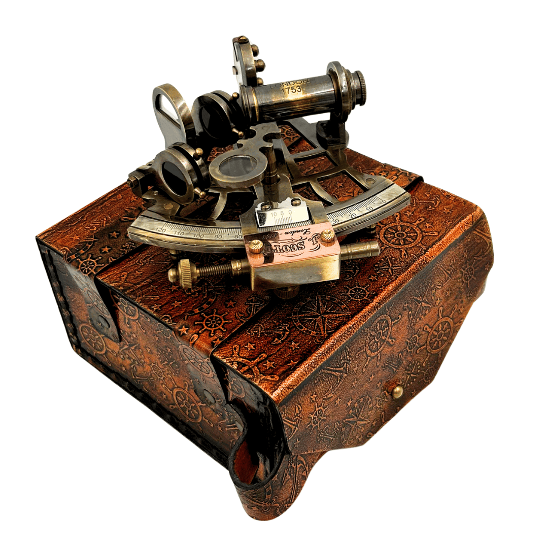 Sestante in ottone retrò in custodia di pelle - elegante strumento di navigazione con possibilità di incisione - regalo ideale per appassionati di vela e storia - dimensioni 13x12x7 cm