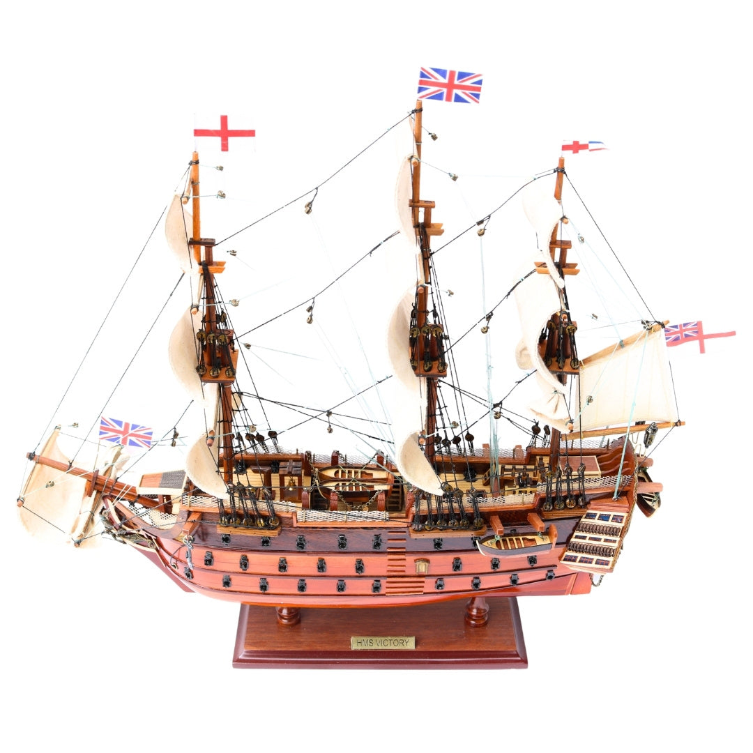 Segelschiffmodell HMS Victory, montiert, 54 cm - handgefertigte Replik mit Möglichkeit zur Personalisierung durch Gravur - ideales Geschenk für Segelliebhaber - hohe Qualität, eleganter Holzsockel