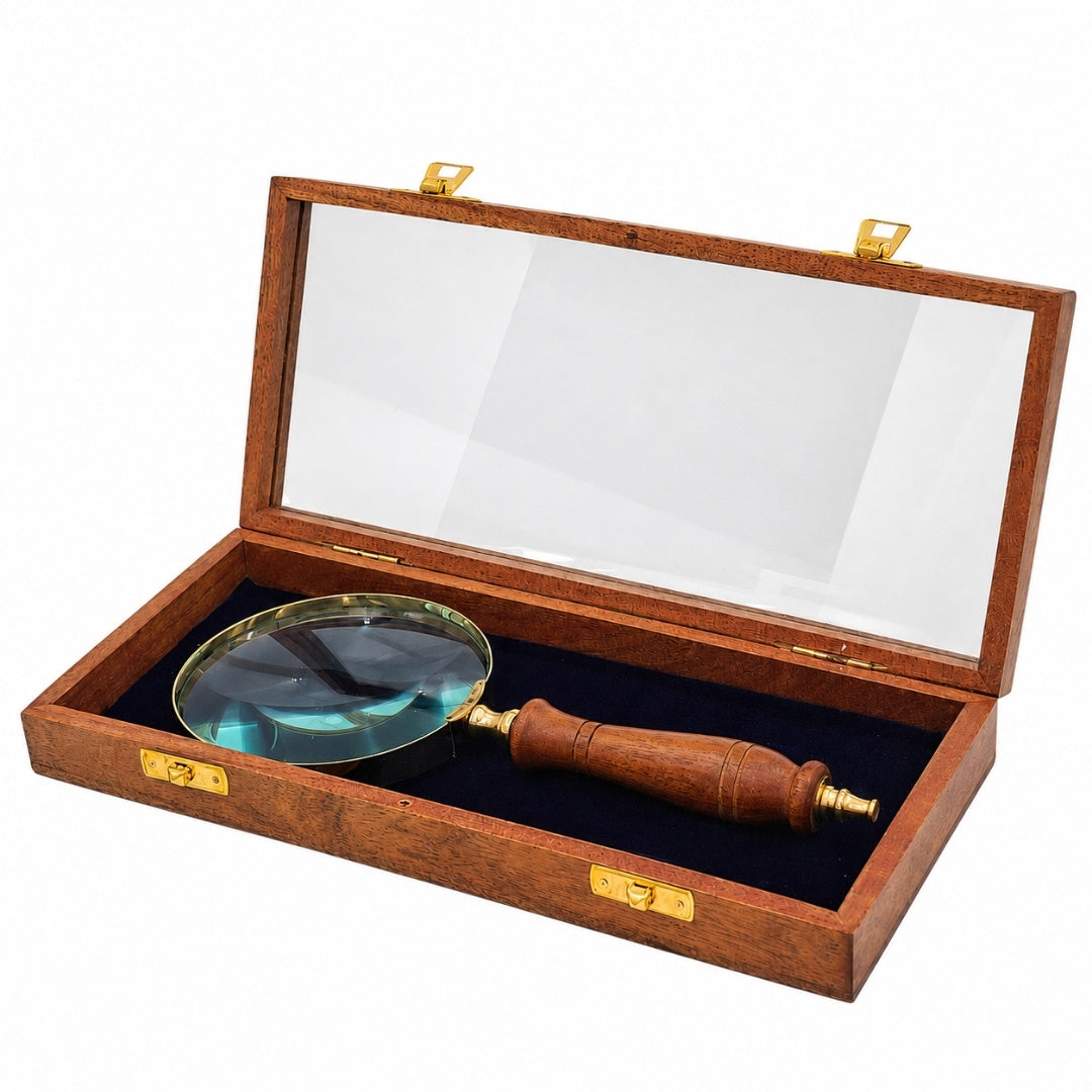 Loupe avec verre grossissant, manche en bois et finitions en laiton dans boîte élégante avec couvercle en verre - cadeau idéal avec possibilité de gravure - dimensions 23 x 10 cm, matériaux naturels