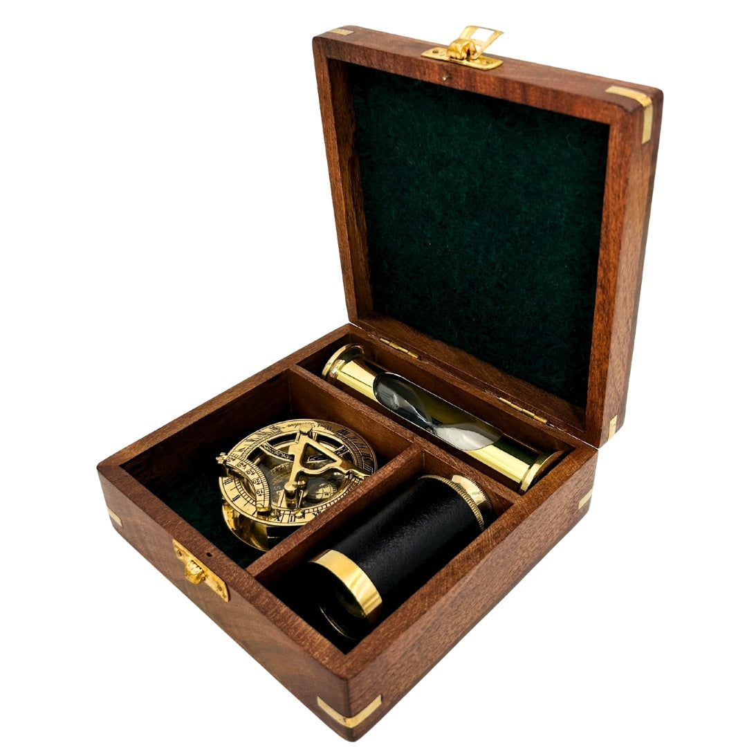 Coffret cadeau rétro gravé – boussole en laiton, longue-vue pliable, sablier dans boîte en bois