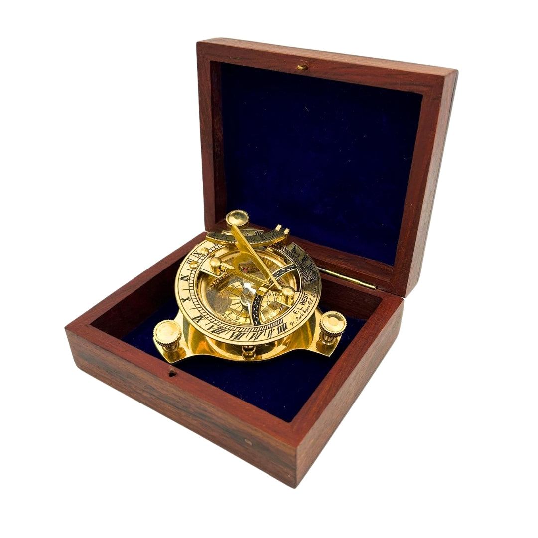 Bussola Dollond in Ottone in Scatola di Legno con Funzione Orologio Solare - Ideale come Regalo con Possibilità di Incisione - Stile Antico, Dimensioni 7,5 x 7,5 x 3 cm