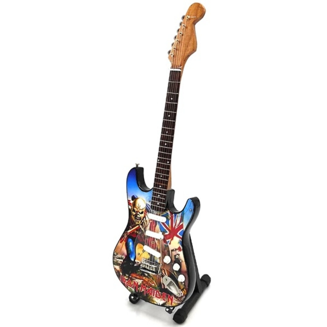 Mini guitare décorative Iron Maiden « The Trooper » en acajou - Ornement fait main pour les fans de musique